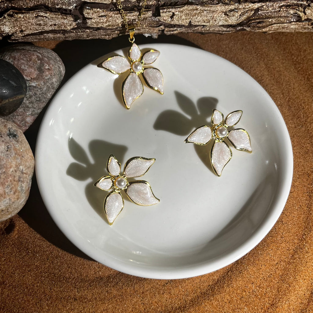 Wild Ivory Petal Necklace and Earrings set