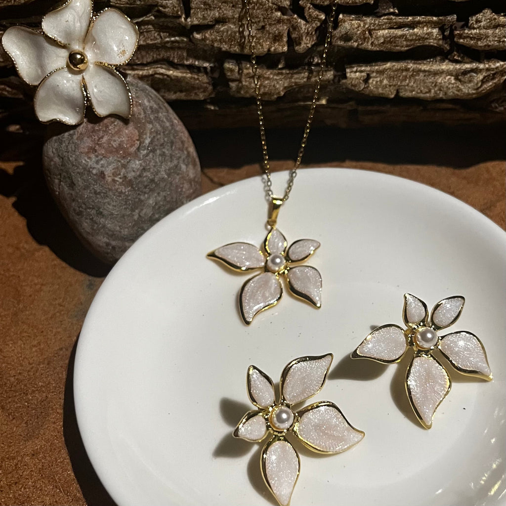 Wild Ivory Petal Necklace and Earrings set