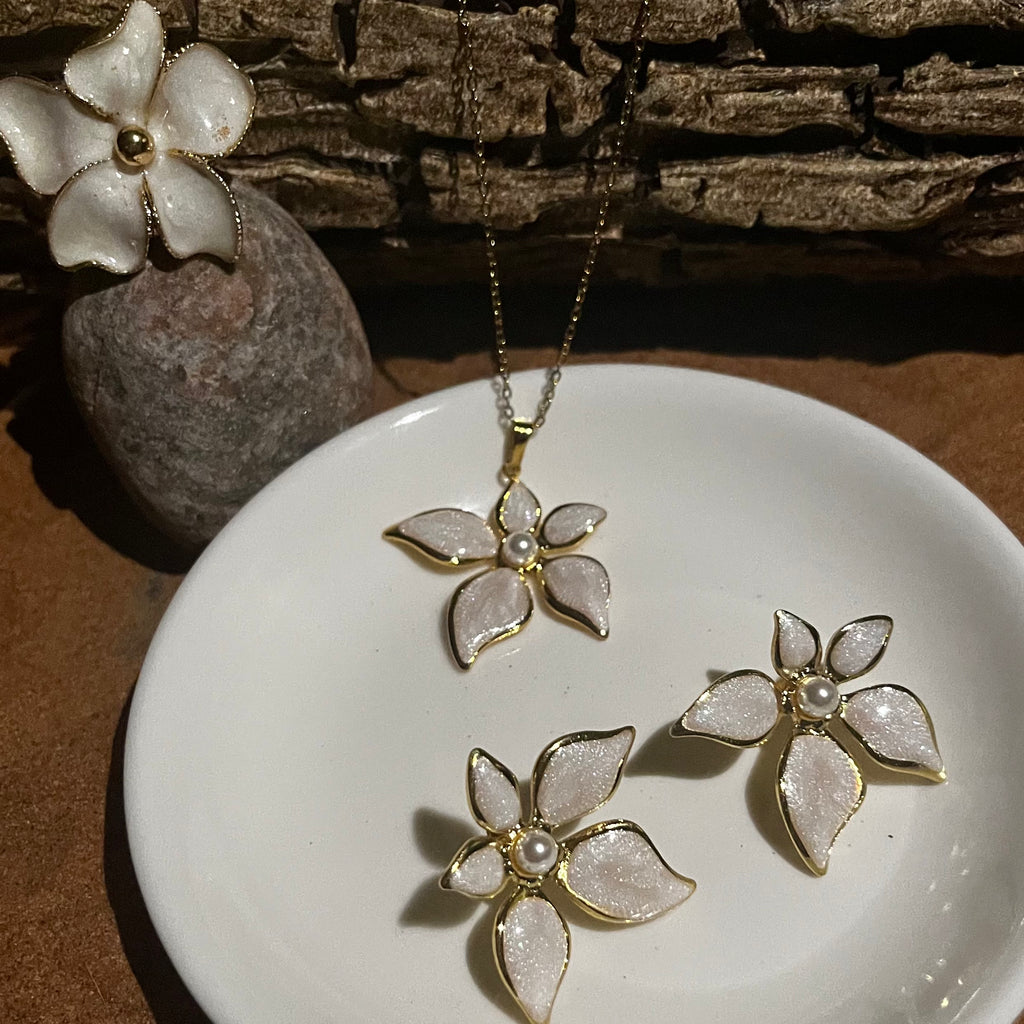 Wild Ivory Petal Necklace and Earrings set
