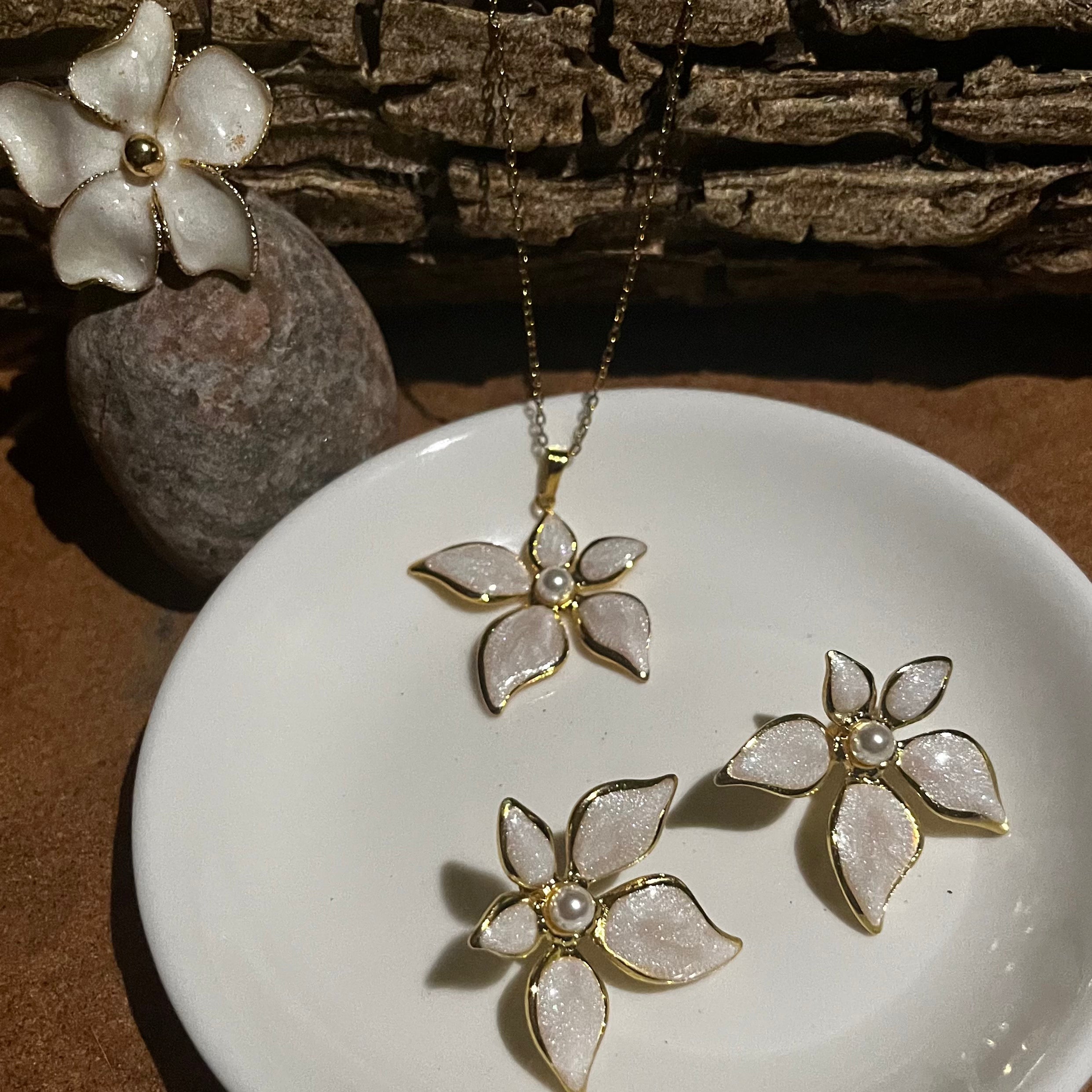Wild Ivory Petal Necklace and Earrings set