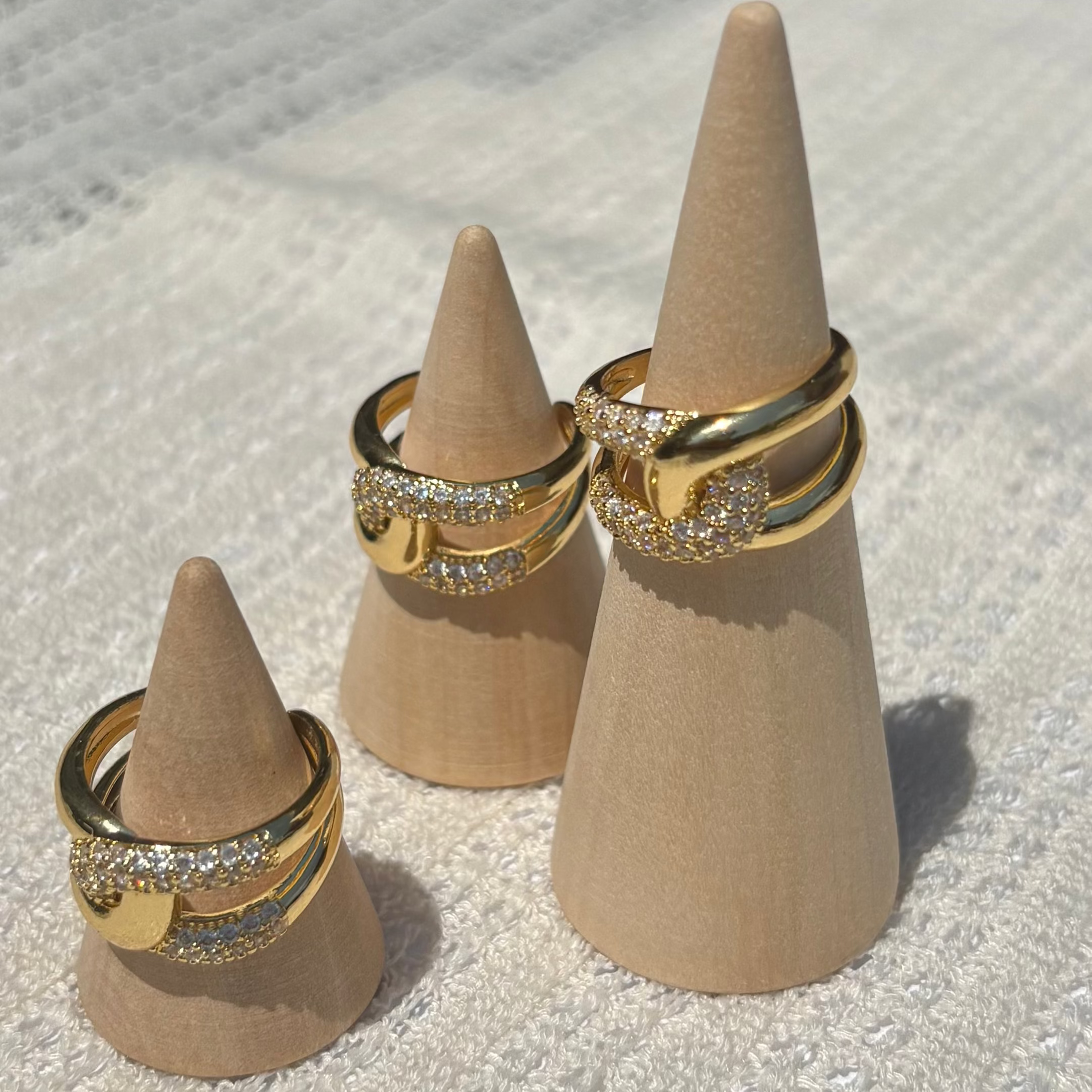 Cubic zirconia link ring