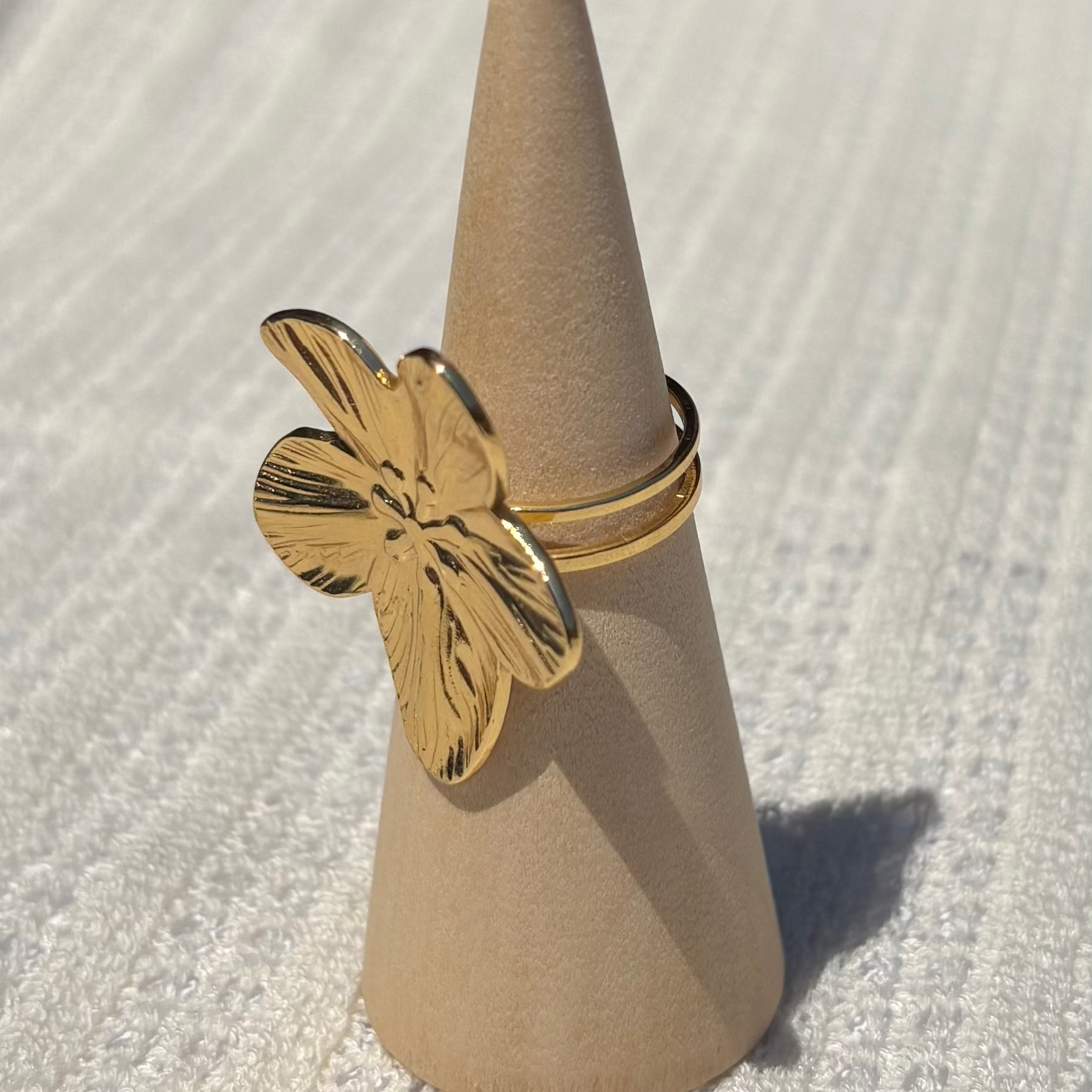 Hammered flower ring