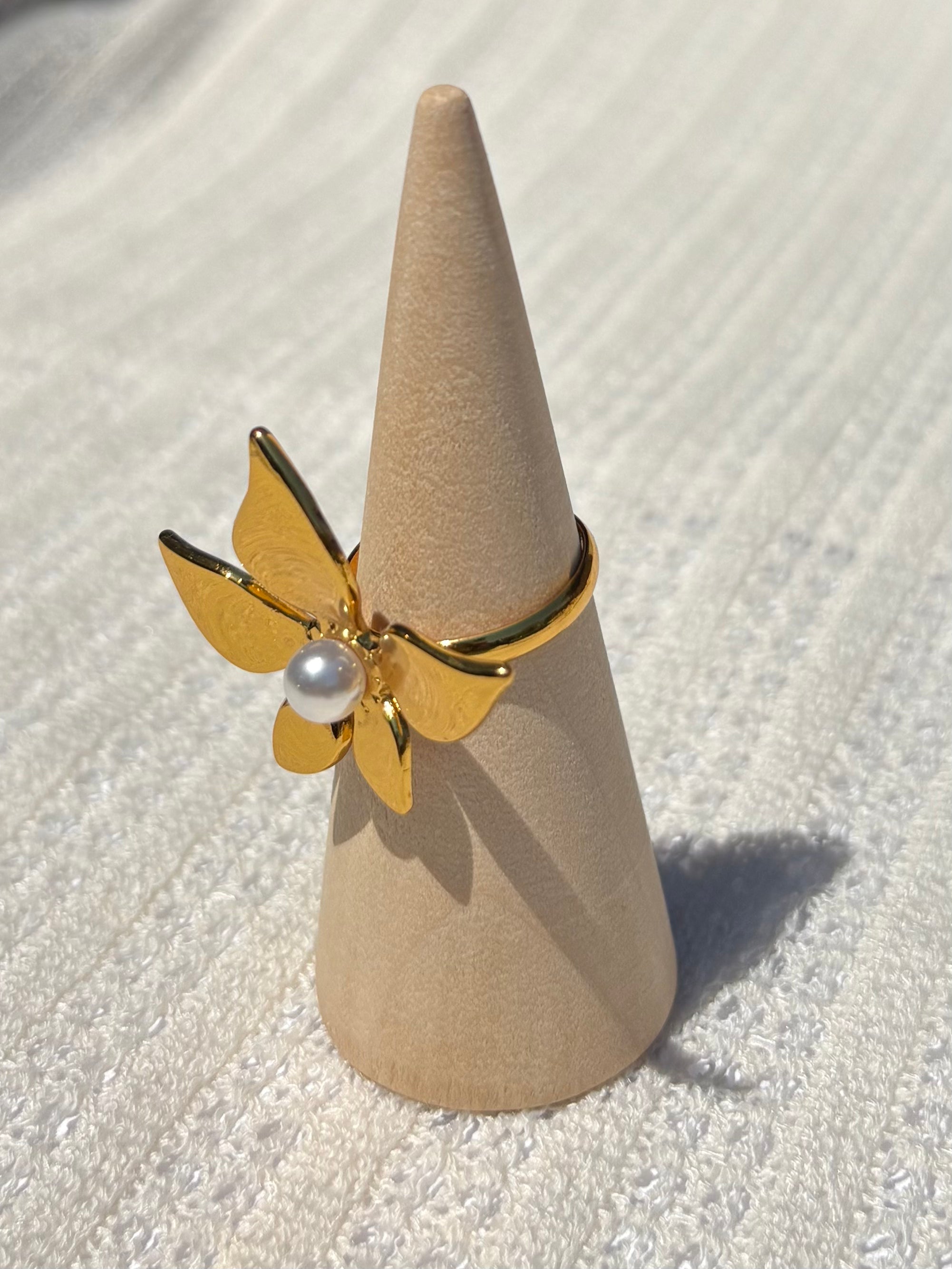 asymmetrical pearl flower ring