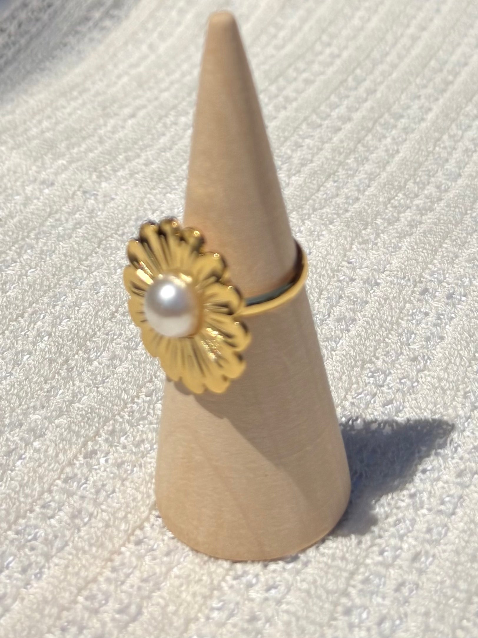 14 petal pearl ring