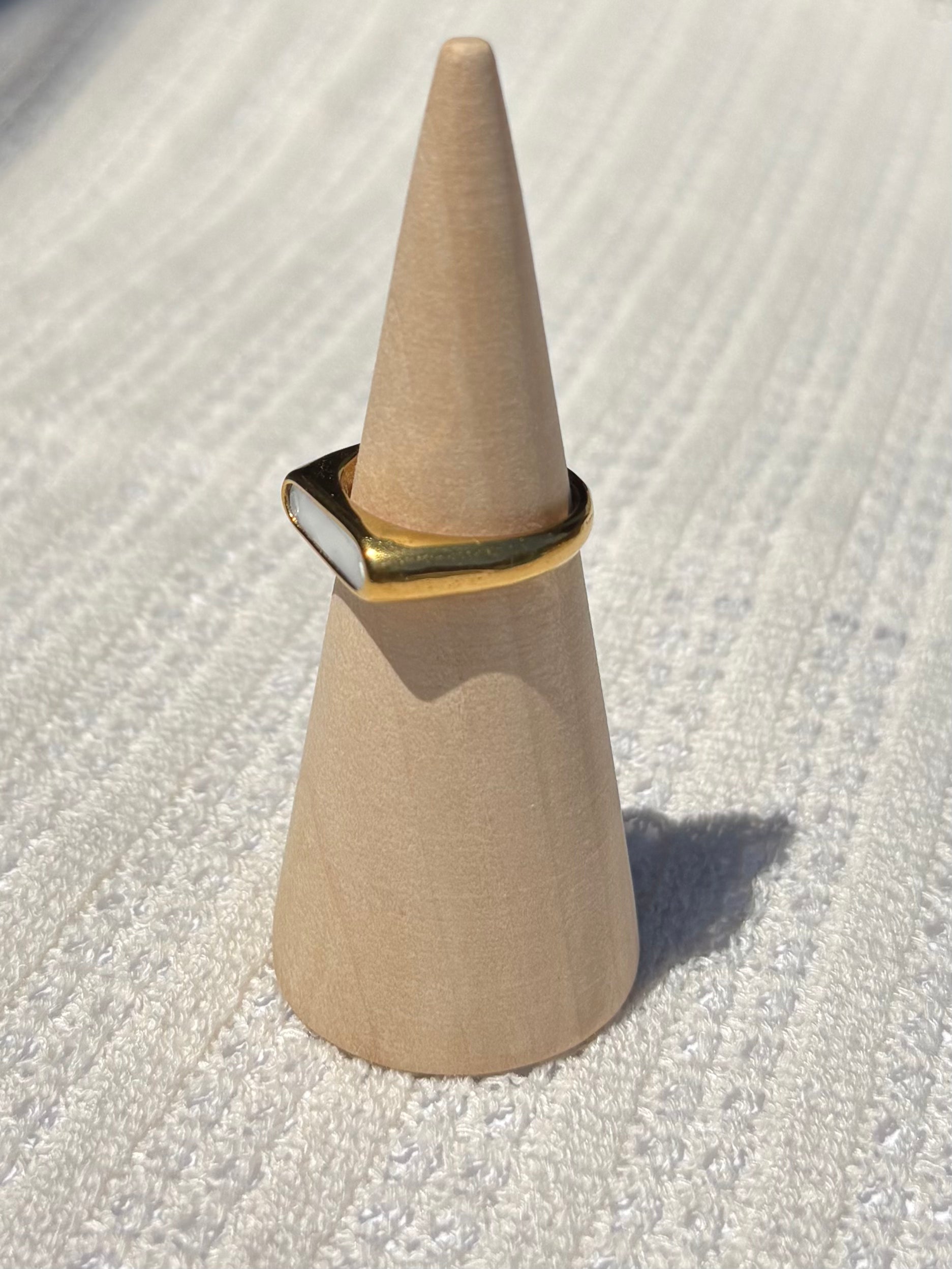 Flat curb enamel ring