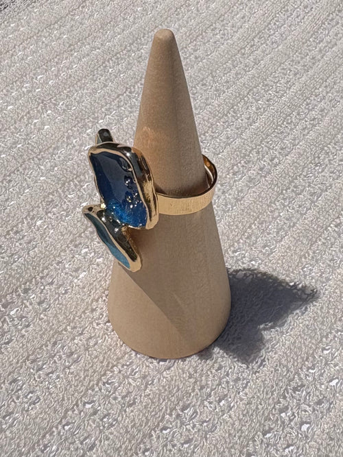 Blue square button ring