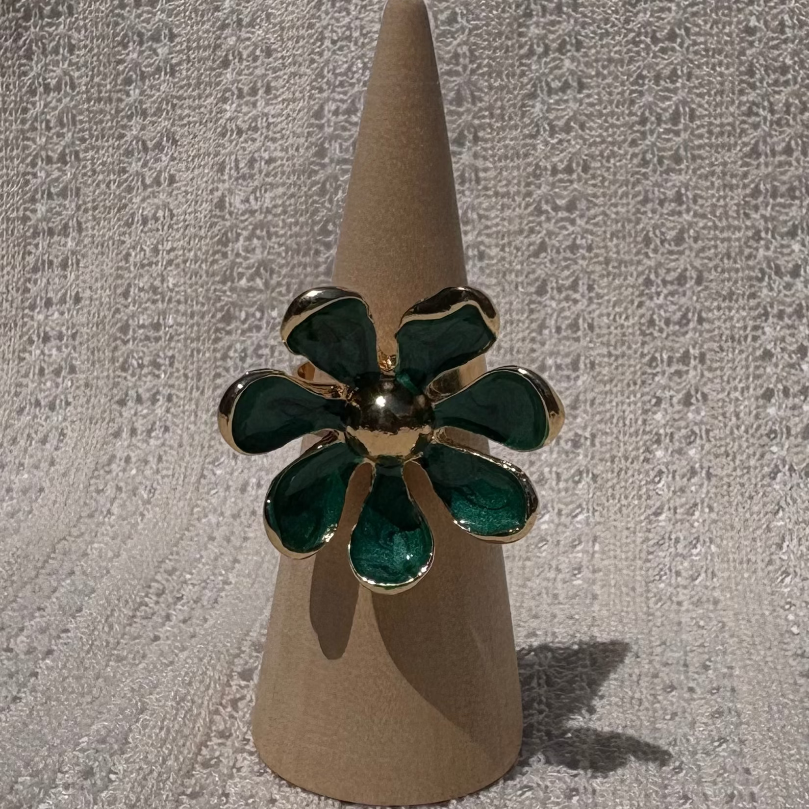 Chroma petal ring