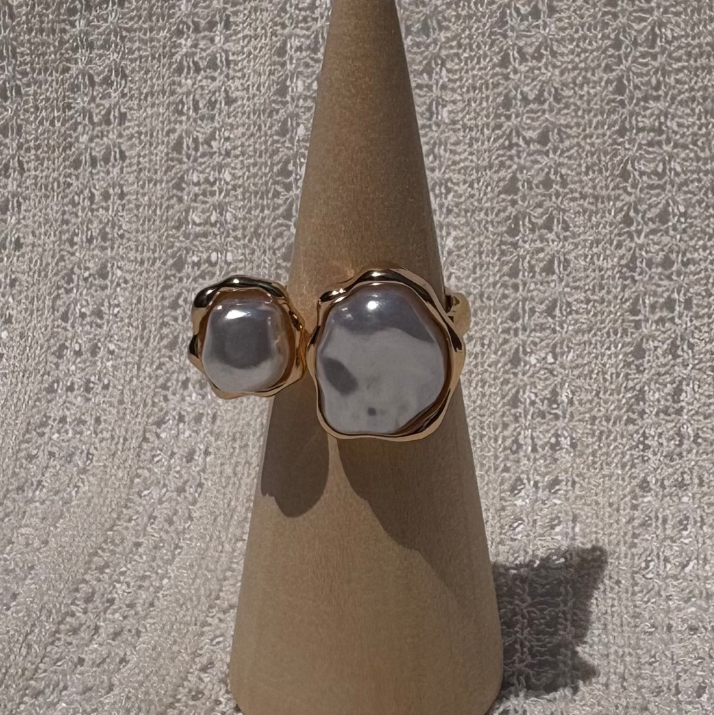 baroque pearl front opening ring