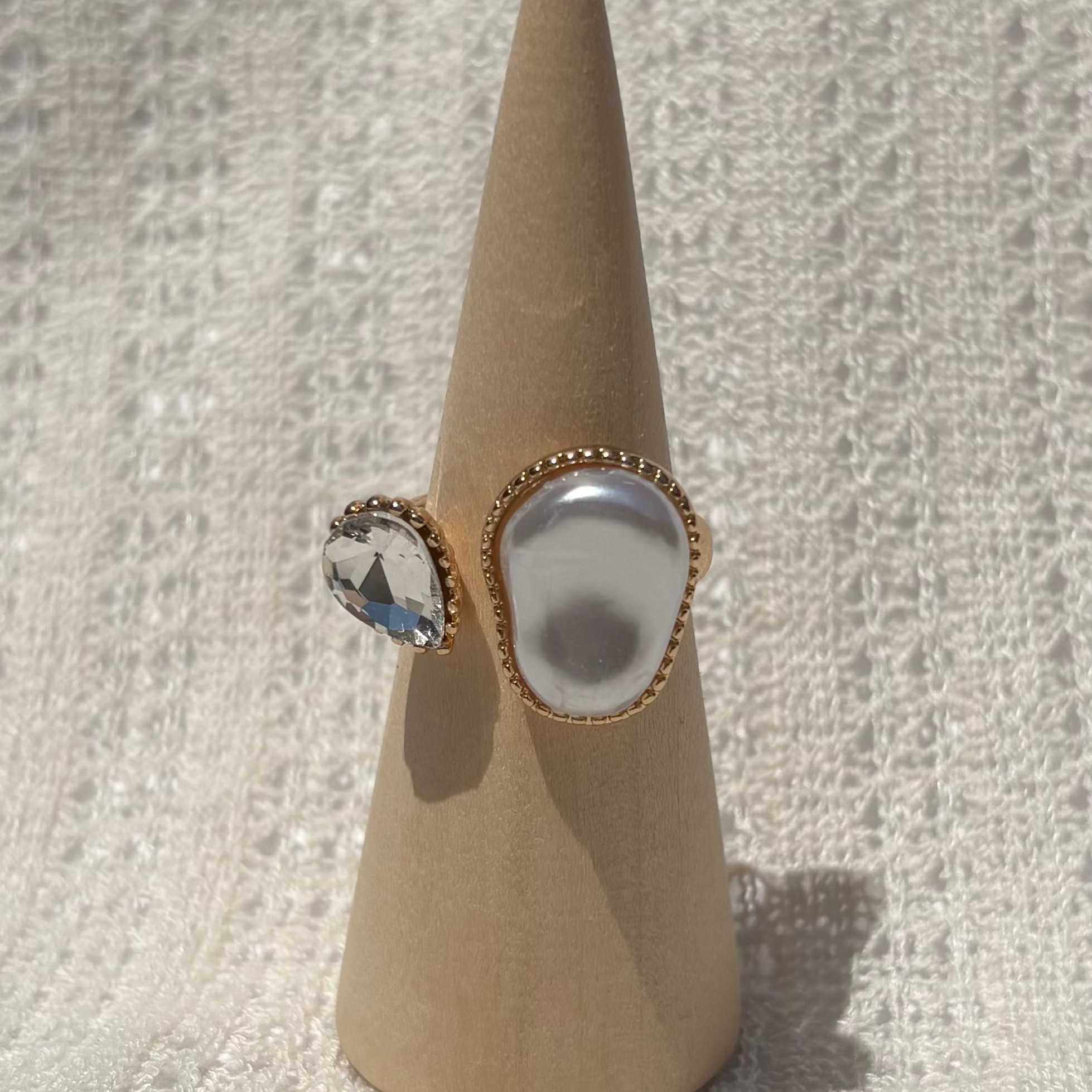 Front opening gem pearl ring