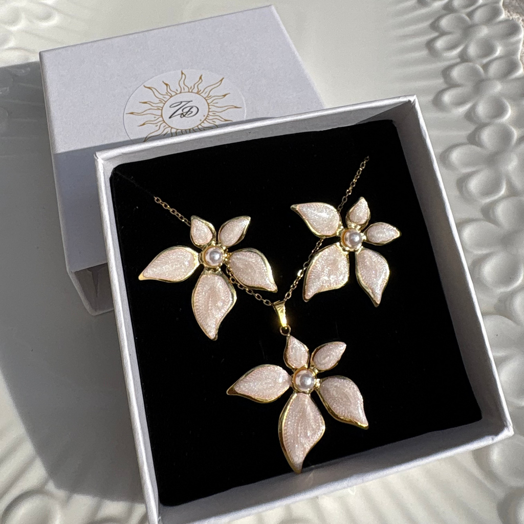 Opaline flower necklace and earrings set