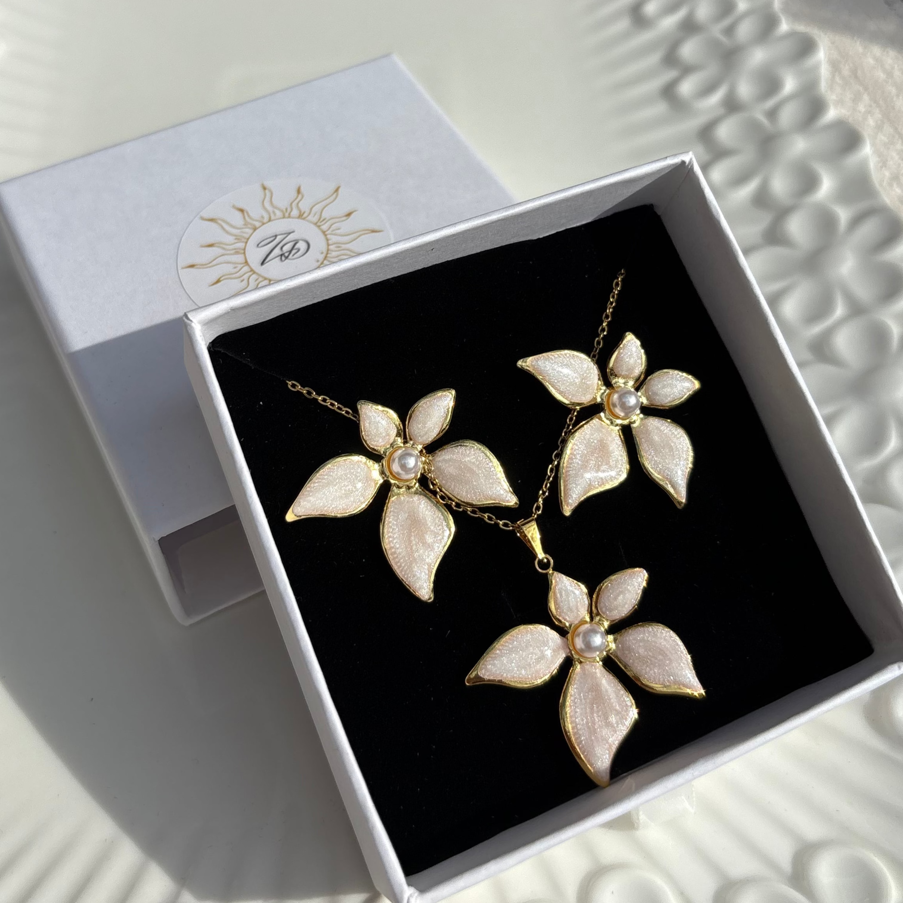 Opaline flower necklace and earrings set