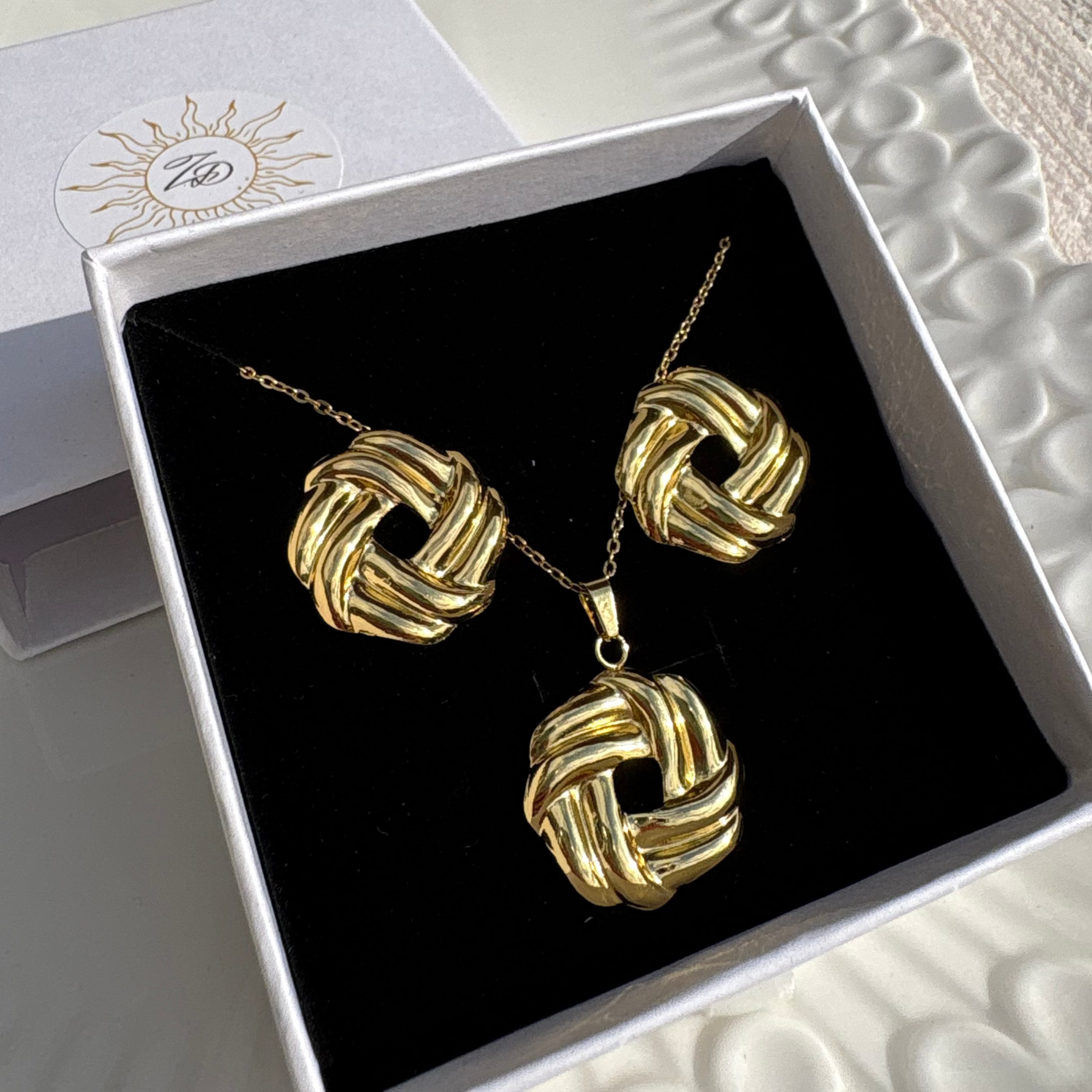 Love Knot necklace and earrings set