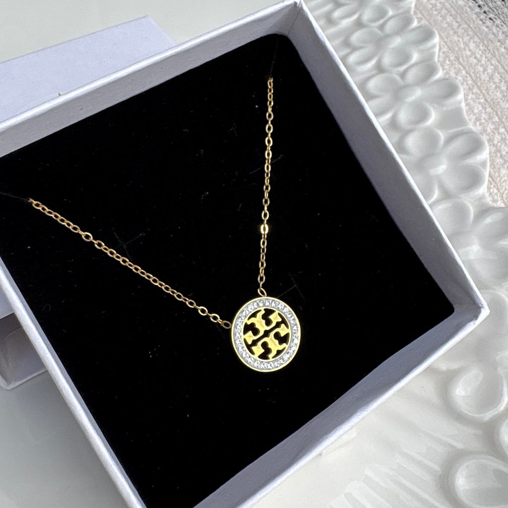 Medallion zirconia necklace