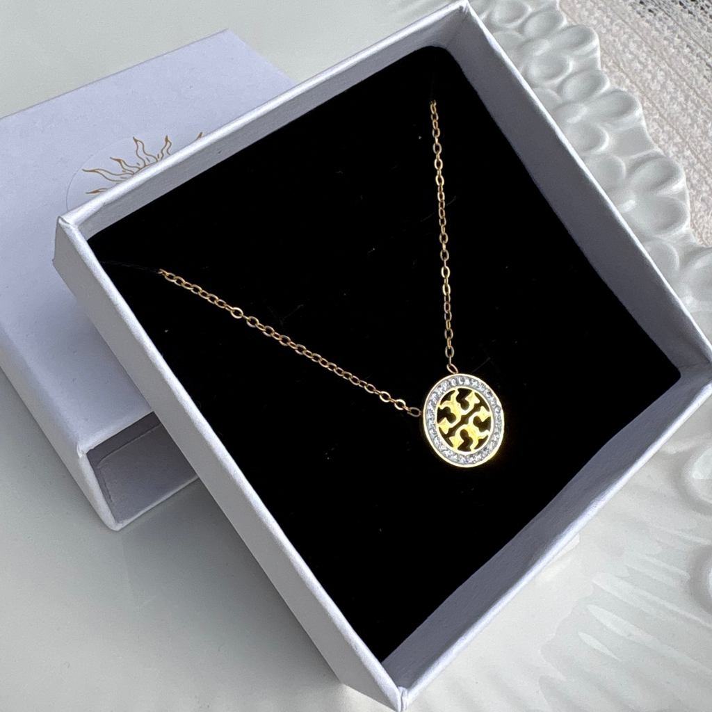 Medallion zirconia necklace