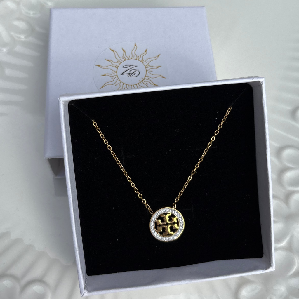 Medallion zirconia necklace