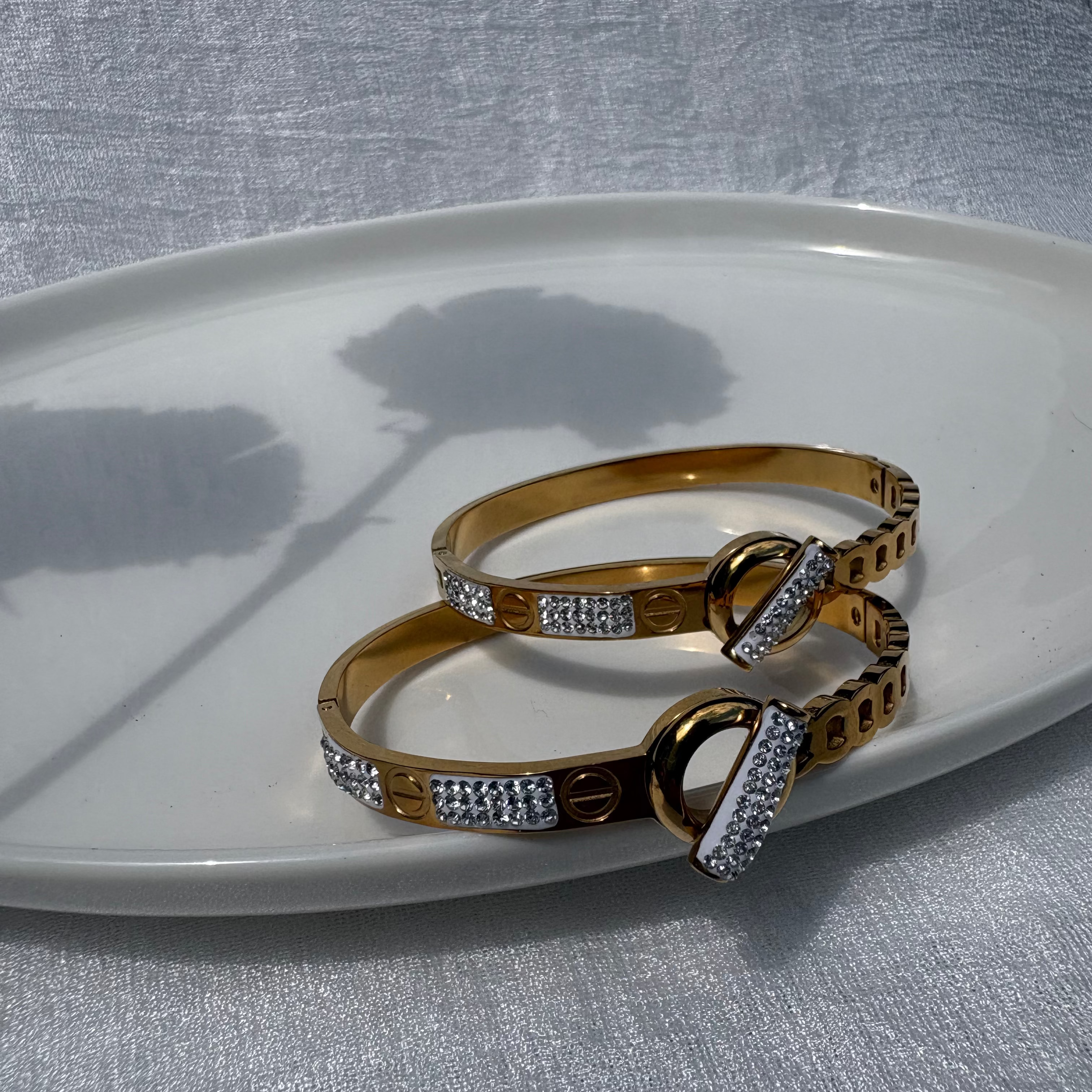 Cubiz zirconia half-paved bracelet