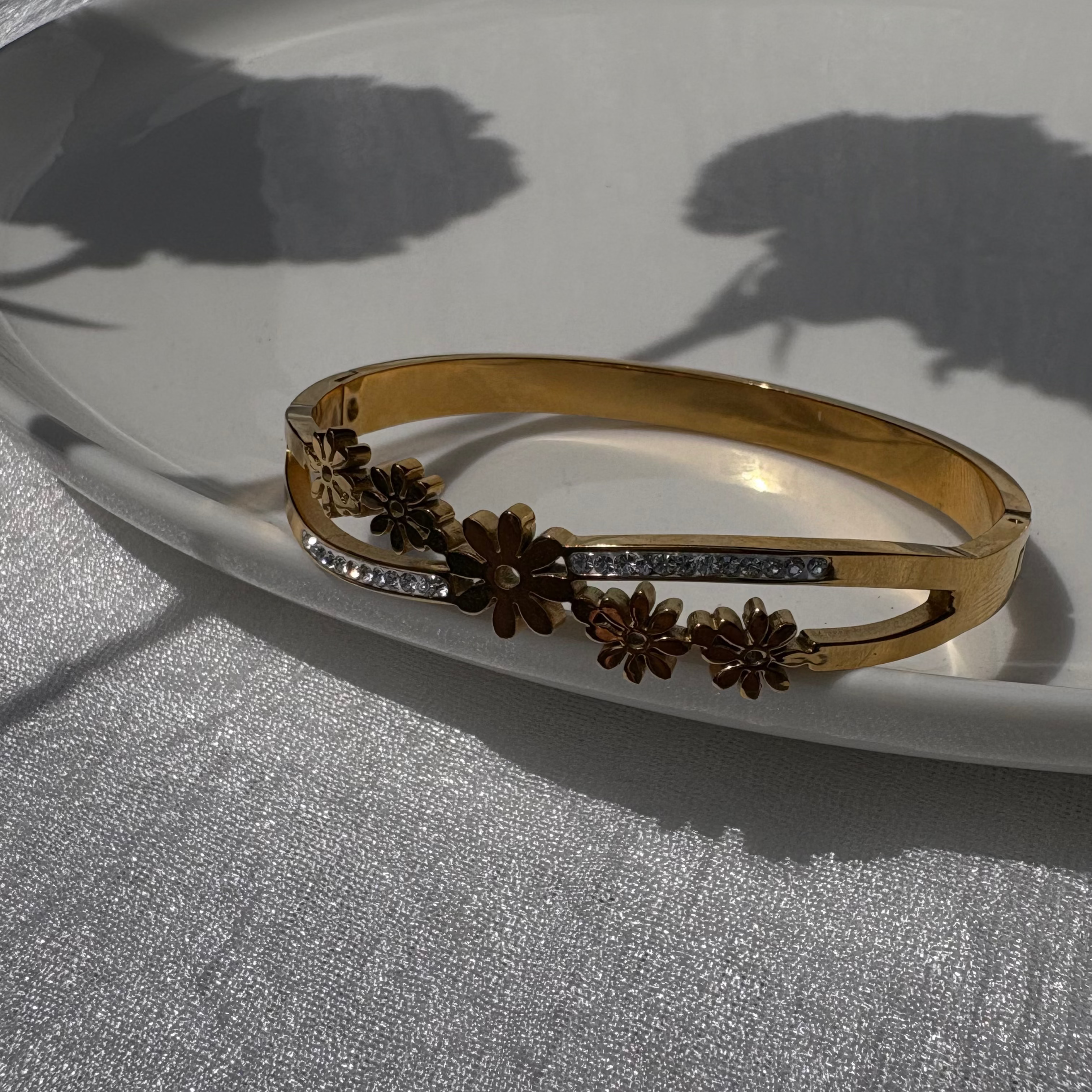Aurora daisy bracelet