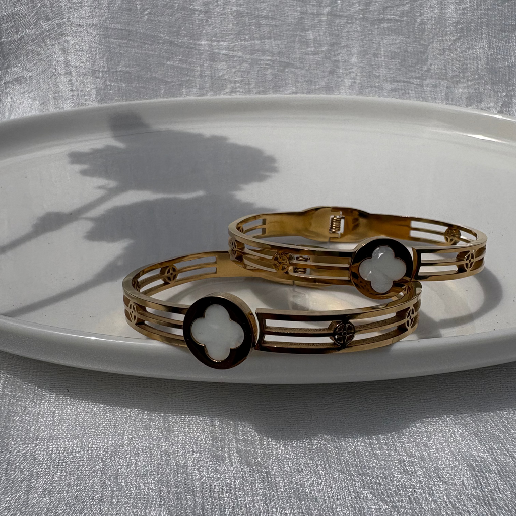 Opaline clover bracelet