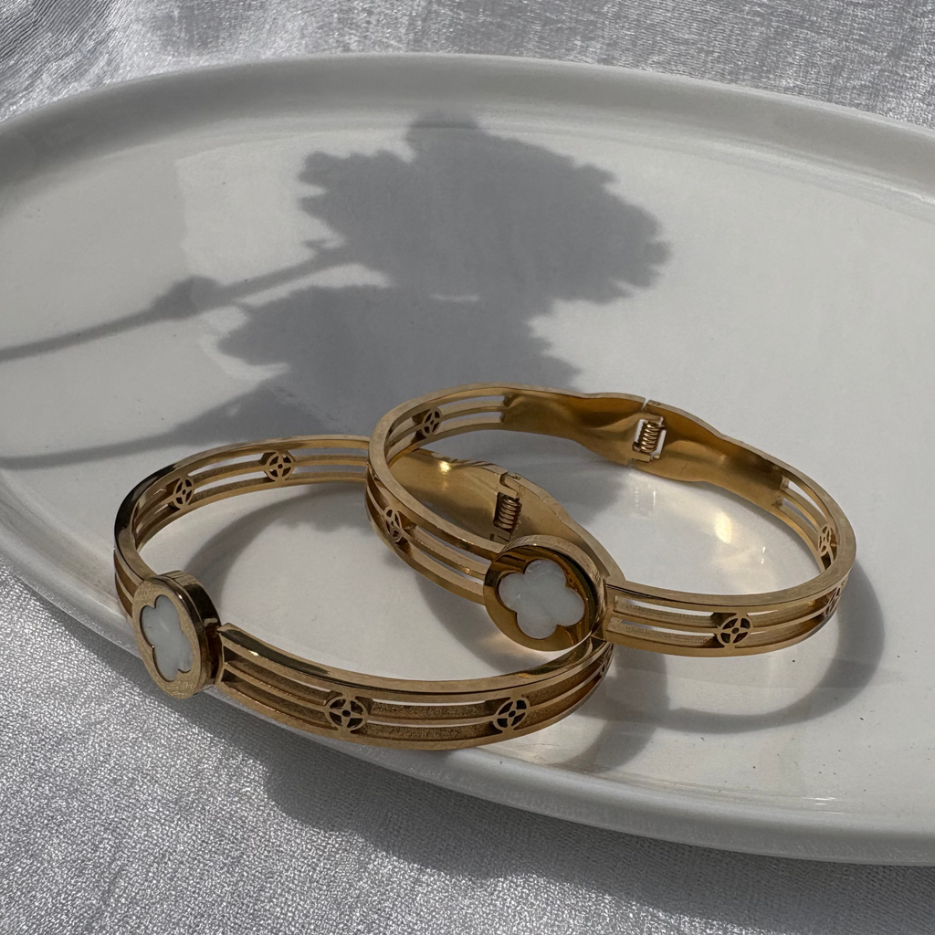 Opaline clover bracelet