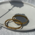 Flat curb link-chain bracelet