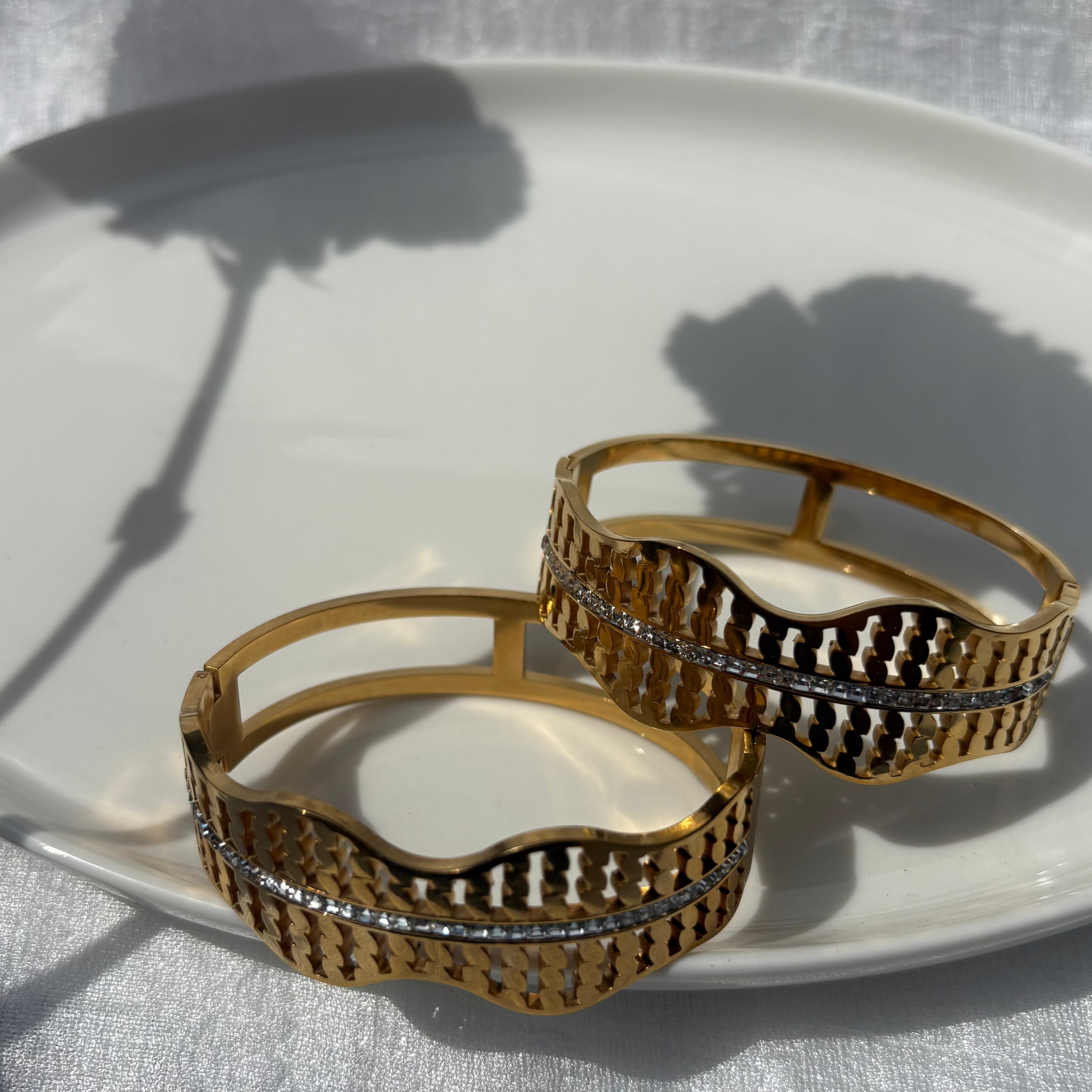 Serpentine mesh zirconia bracelet