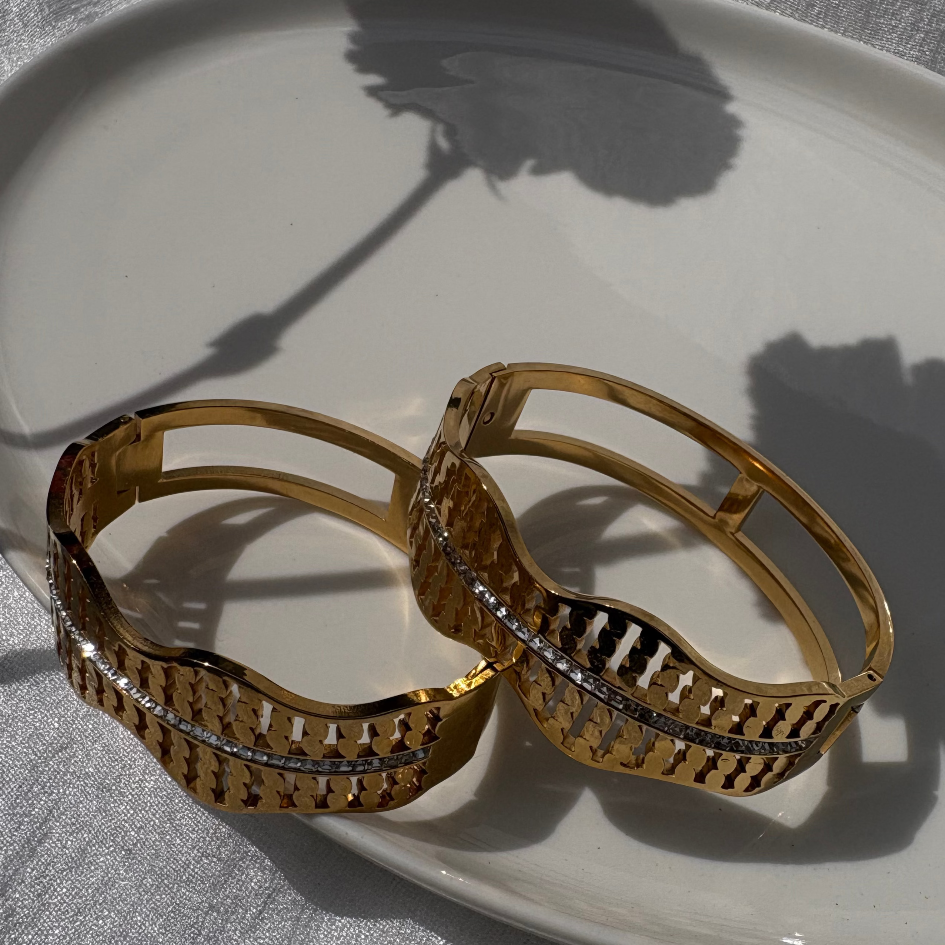 Serpentine mesh zirconia bracelet