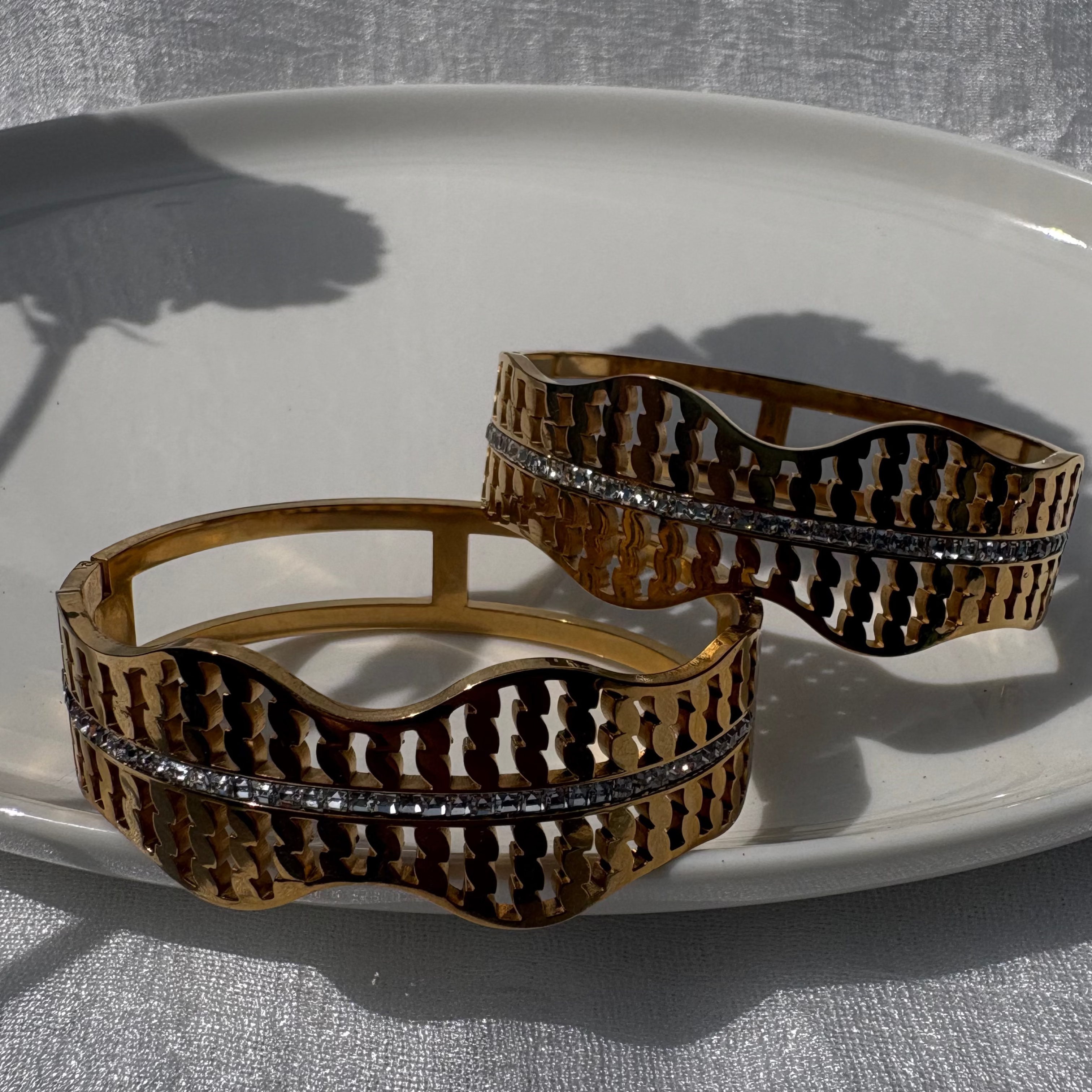 Serpentine mesh zirconia bracelet