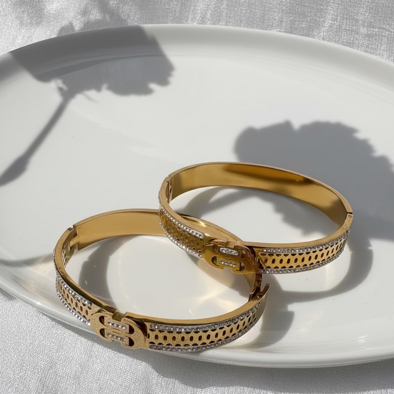 Buckle cubic zirconia bracelet
