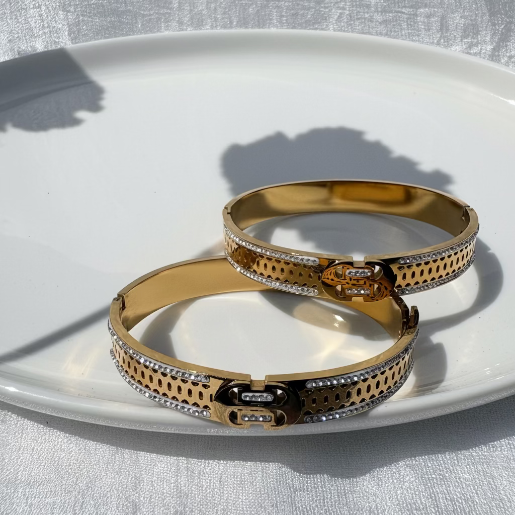 Buckle cubic zirconia bracelet