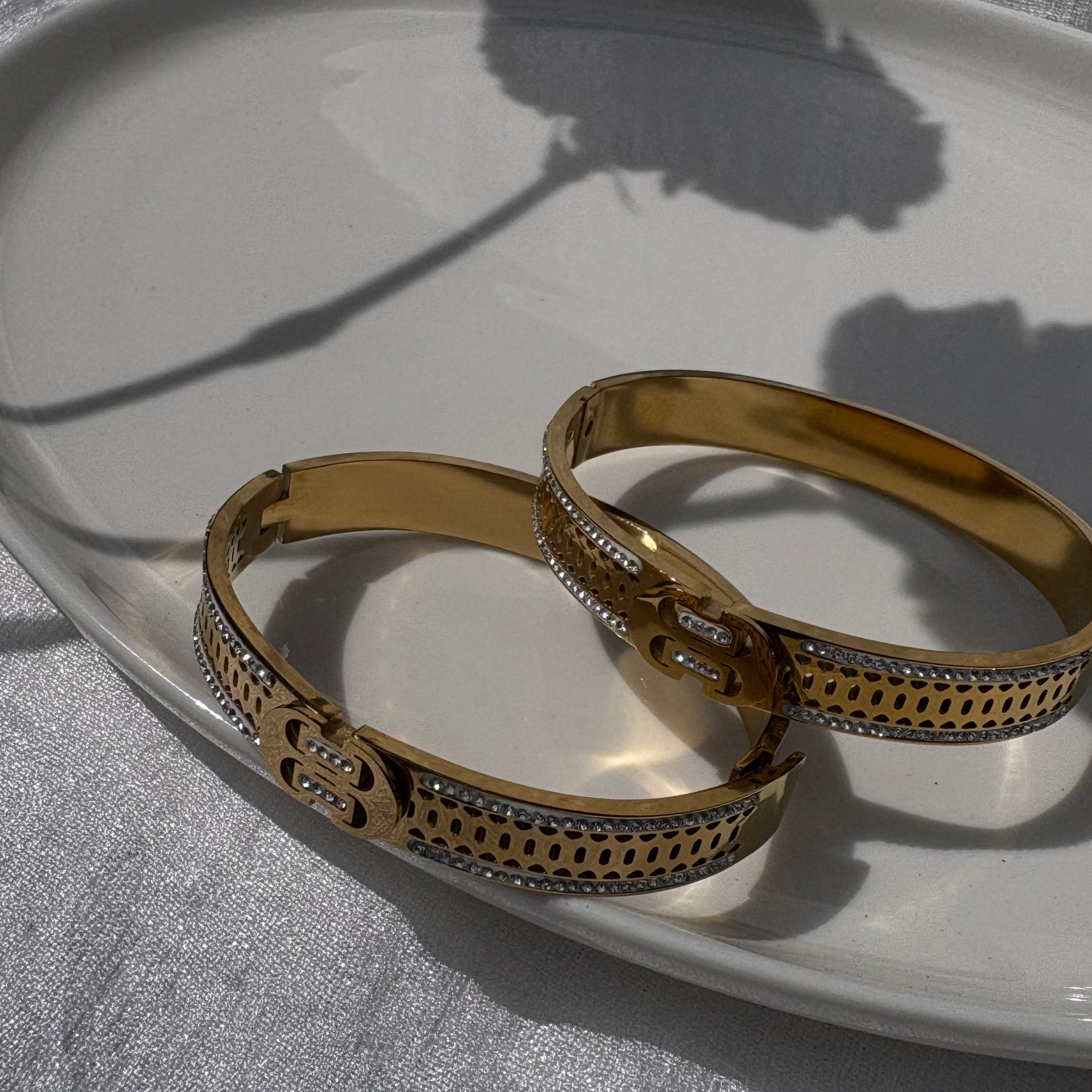 Buckle cubic zirconia bracelet