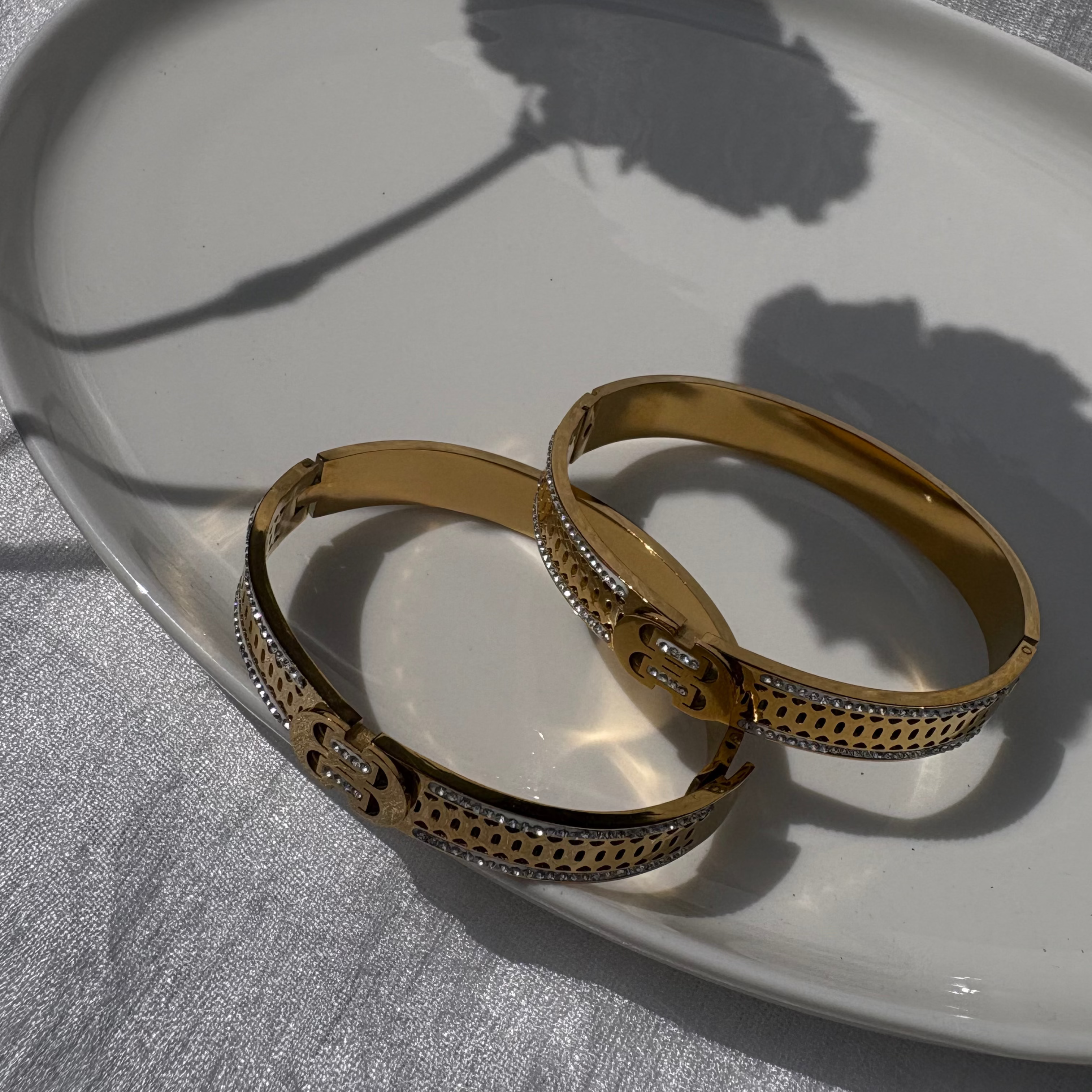 Buckle cubic zirconia bracelet