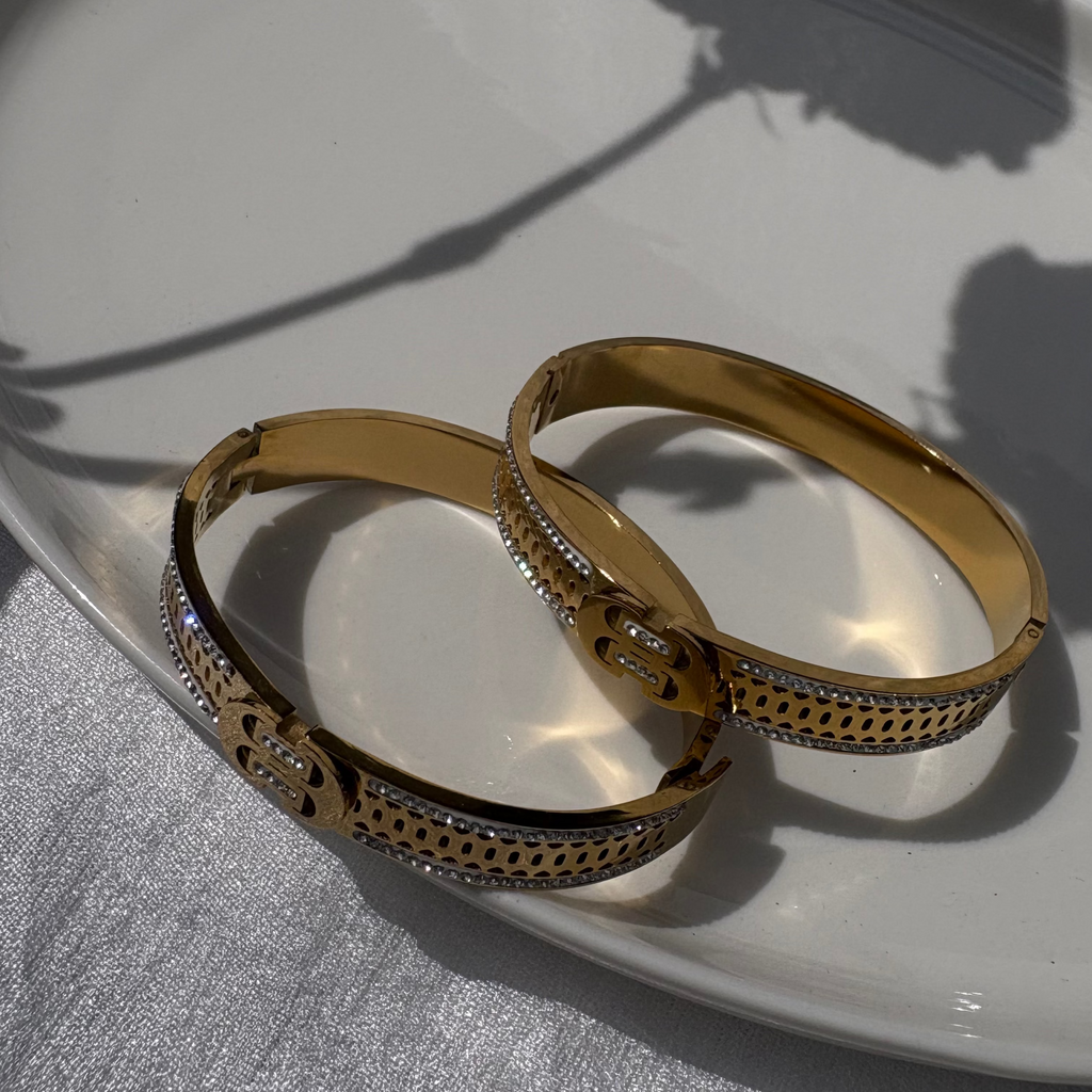 Buckle cubic zirconia bracelet