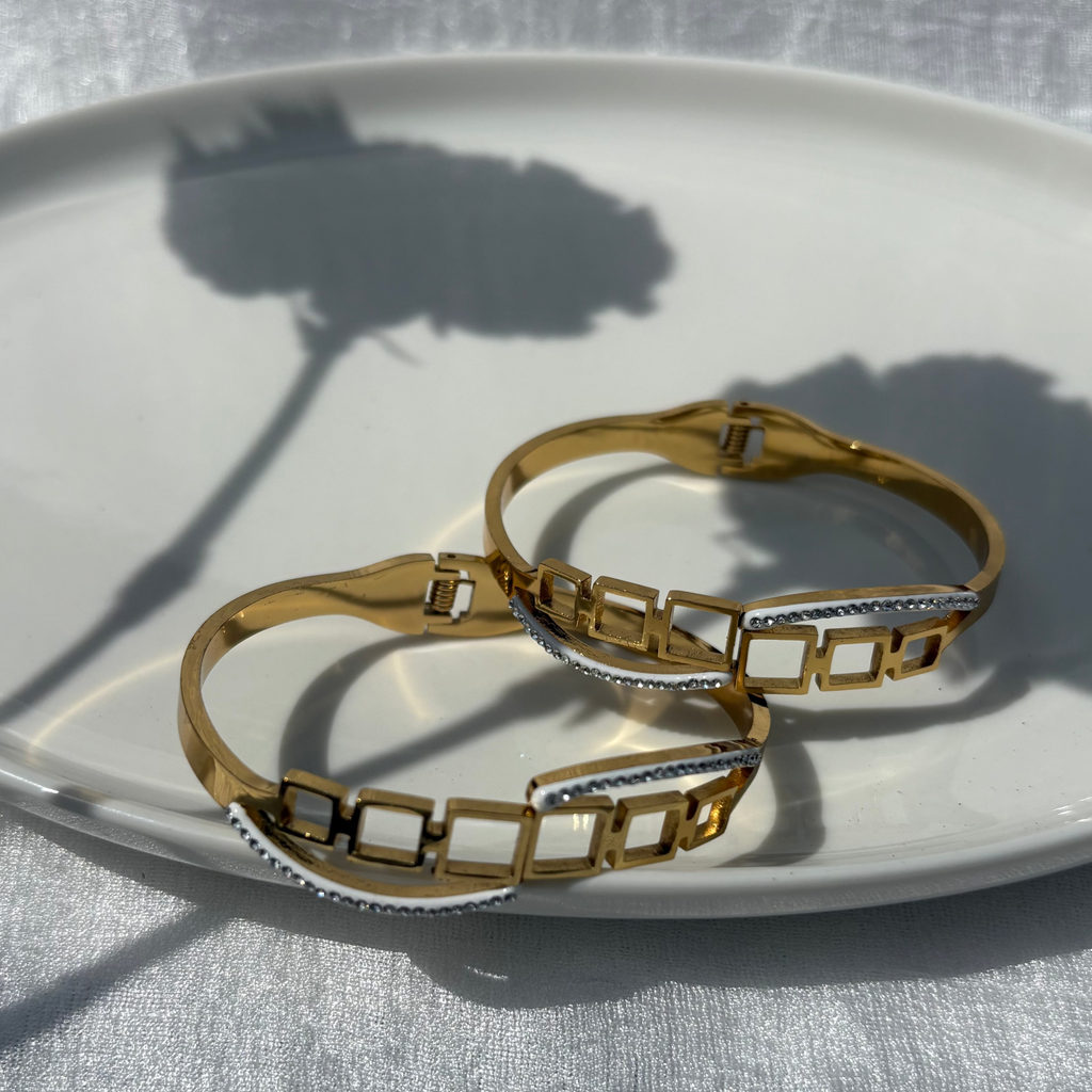 Square hinge bracelet with cubic zirconia bracelet