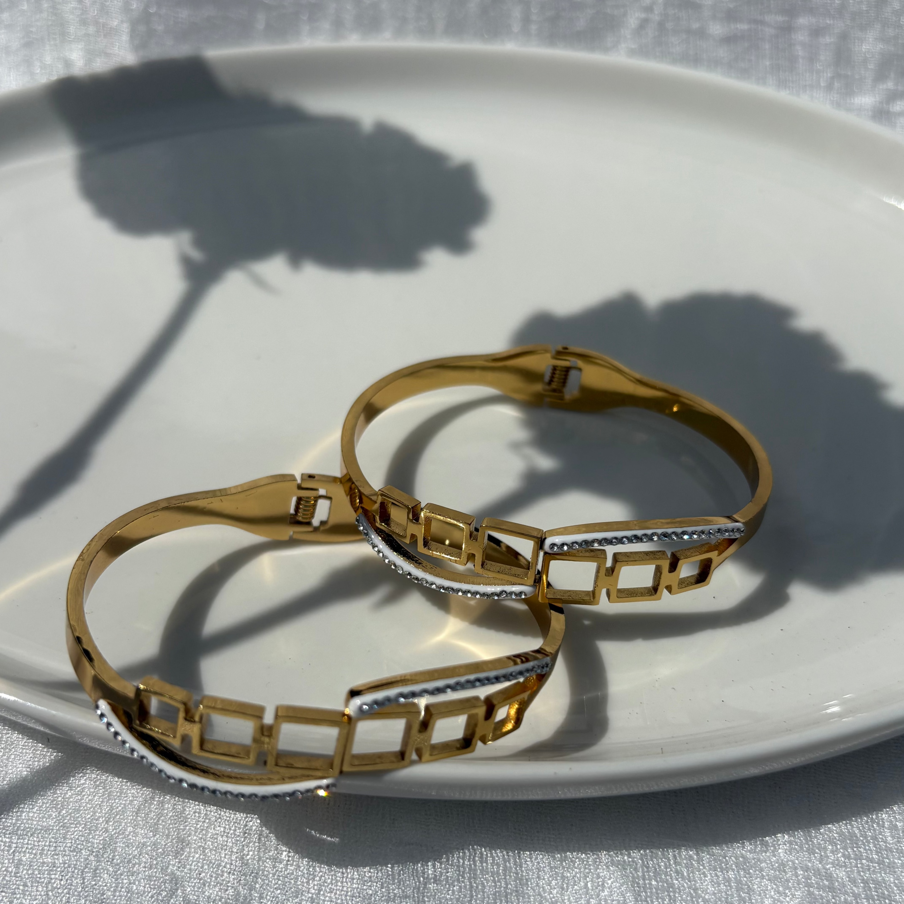 Square hinge bracelet with cubic zirconia bracelet