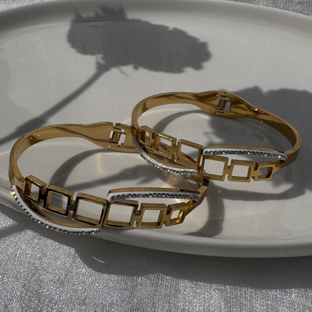 Square hinge bracelet with cubic zirconia bracelet