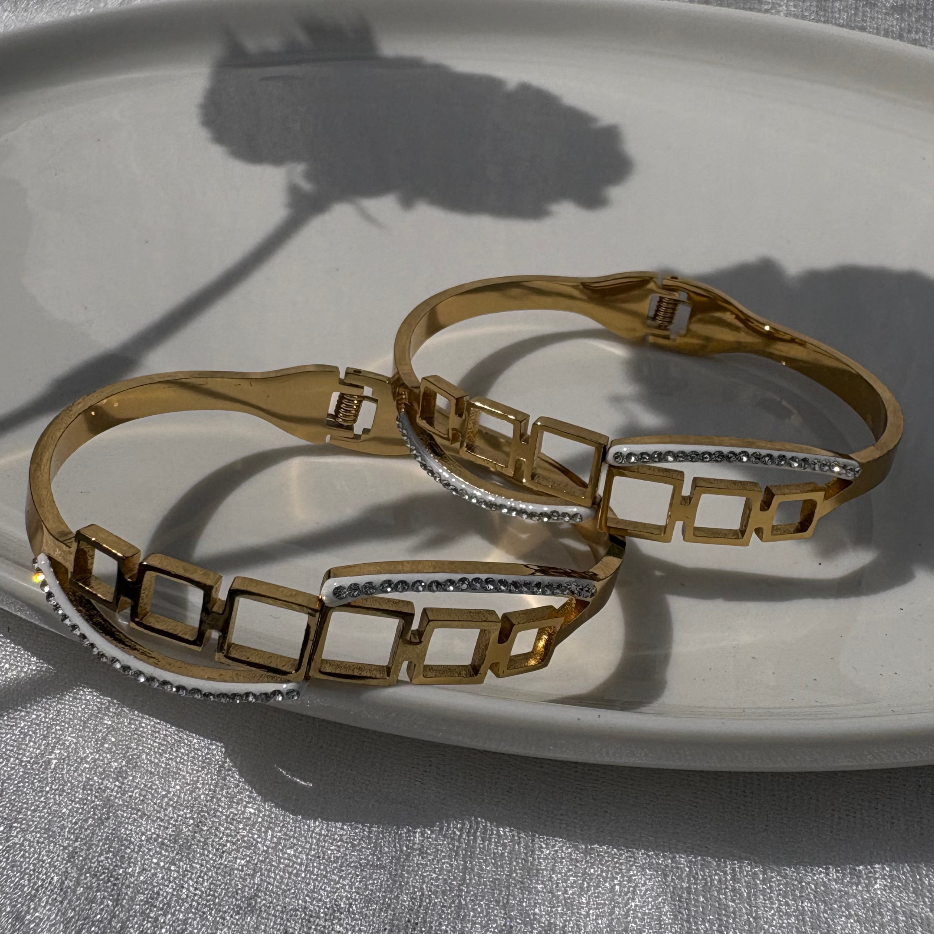 Square hinge bracelet with cubic zirconia bracelet