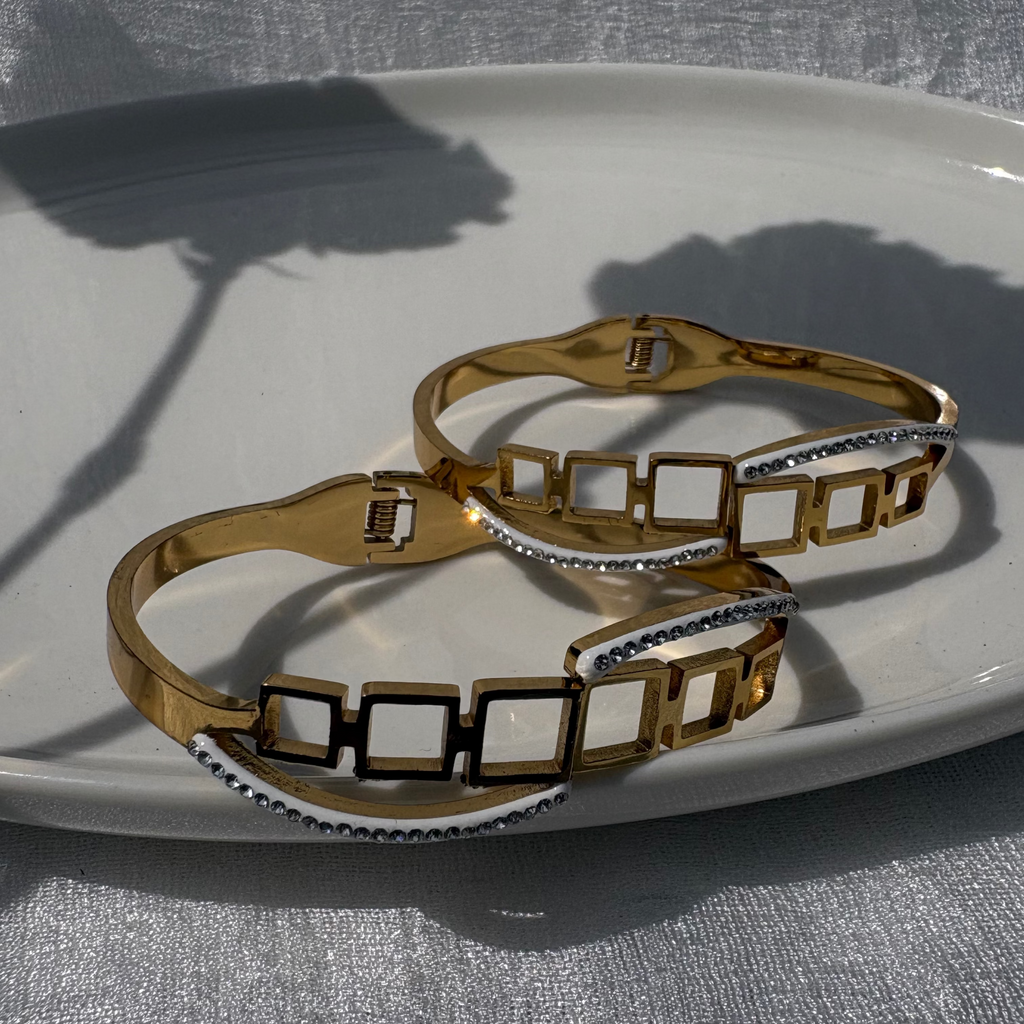 Square hinge bracelet with cubic zirconia bracelet