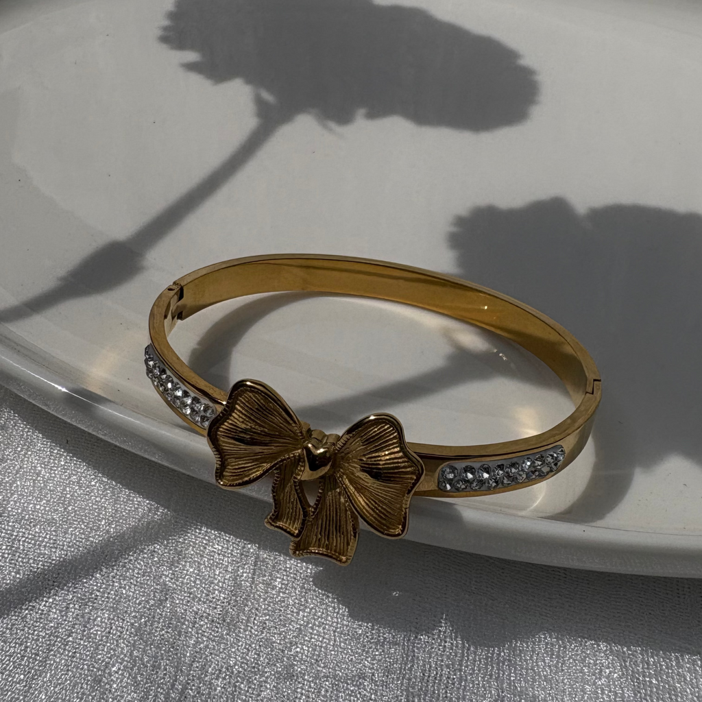 Bow charm bracelet with cubic zirconia