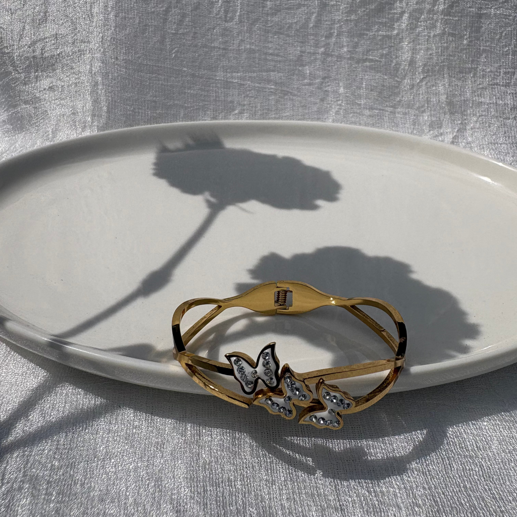 Butterfly hinges bracelet