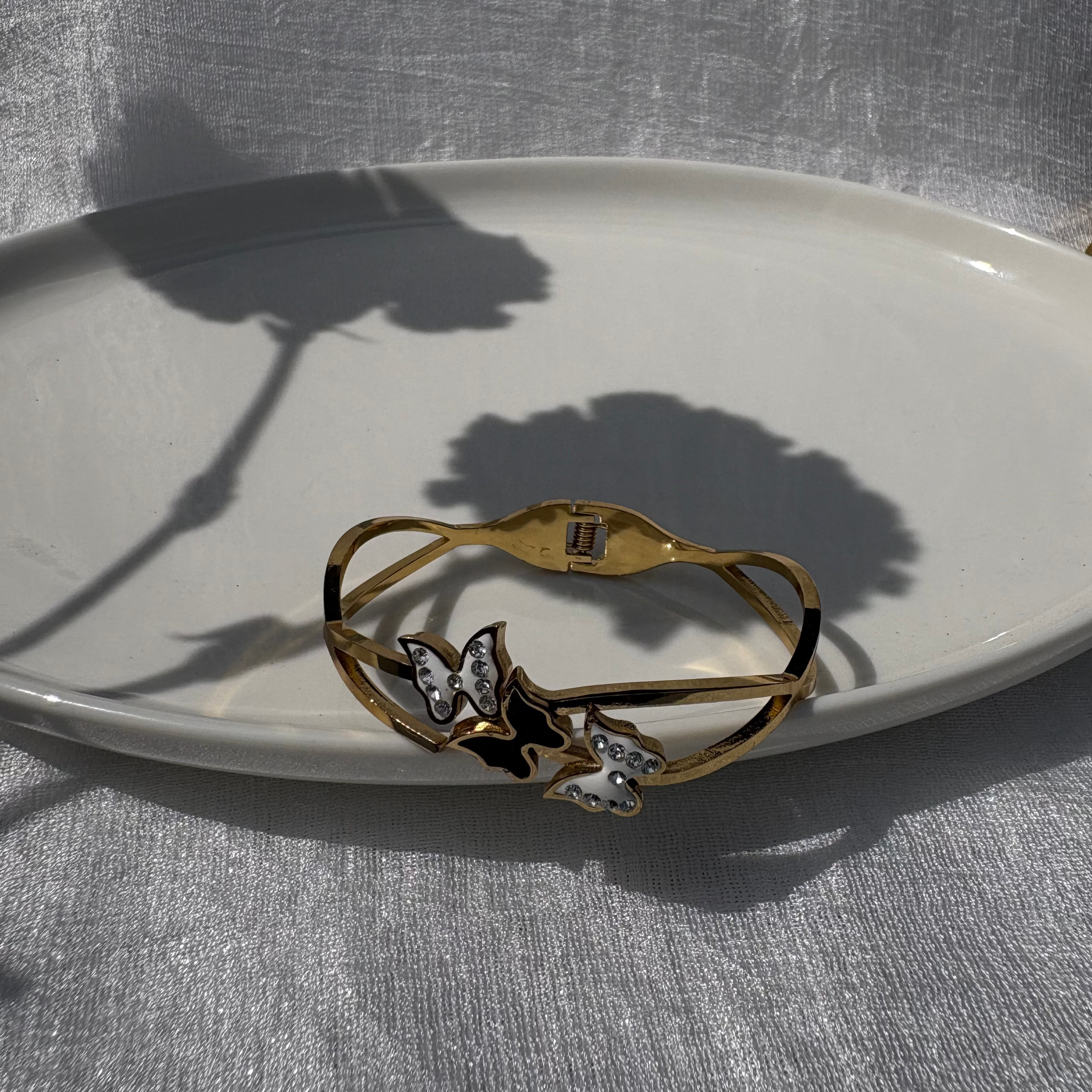 Butterfly hinges bracelet