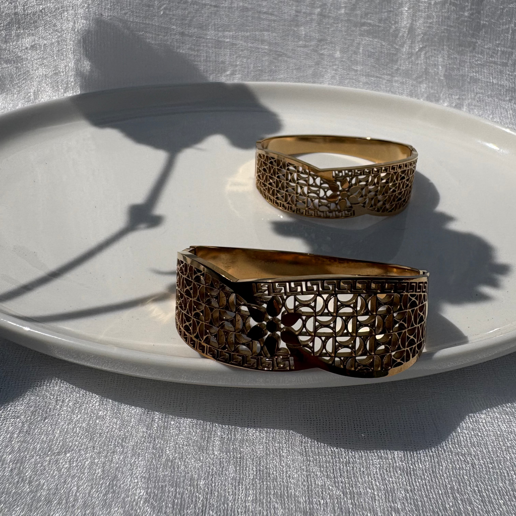 Floral cutout mesh bracelet