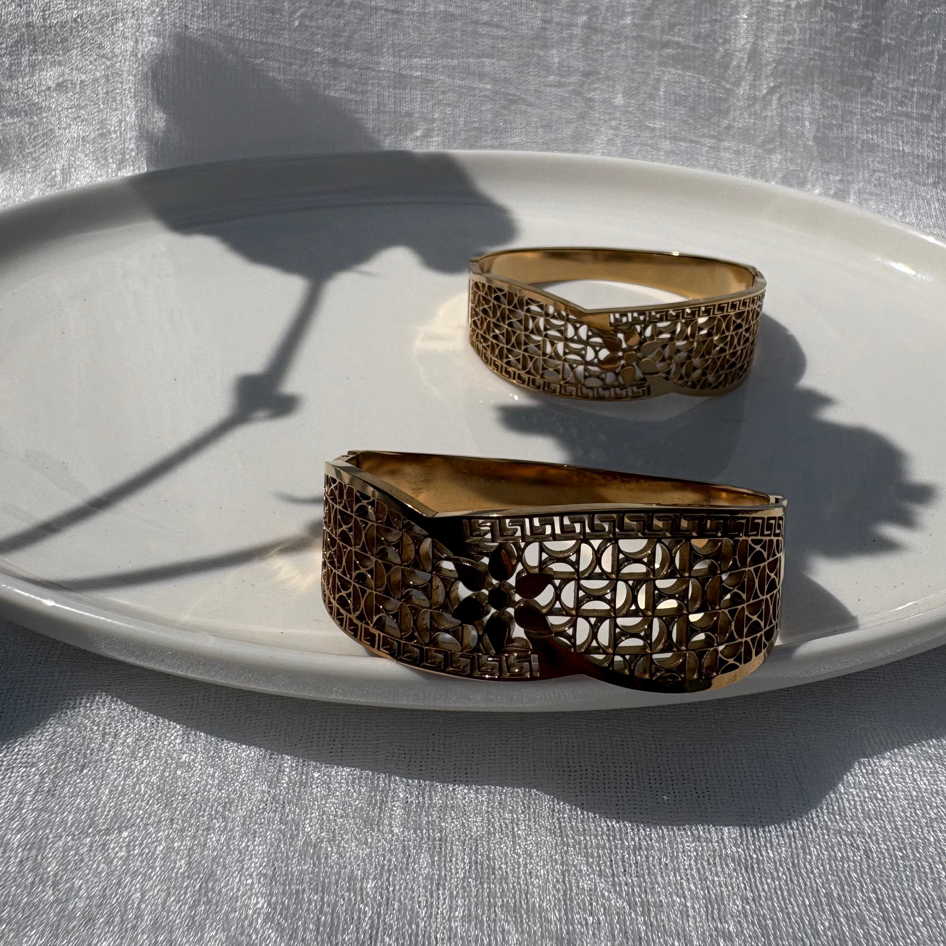 Floral cutout mesh bracelet