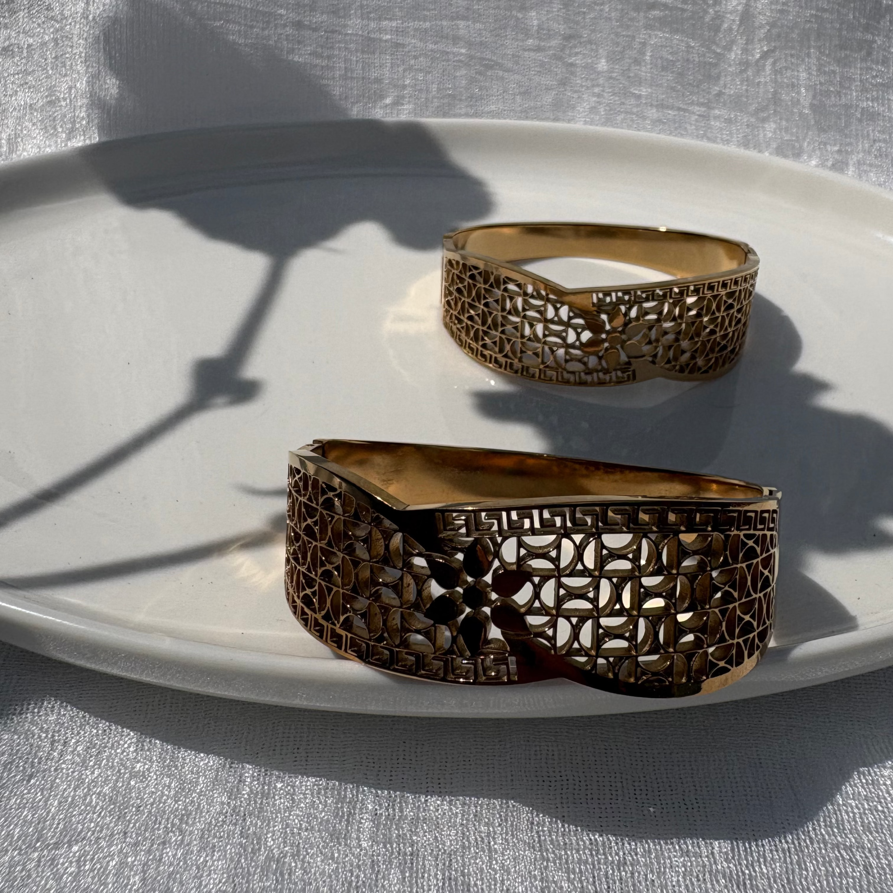 Floral cutout mesh bracelet