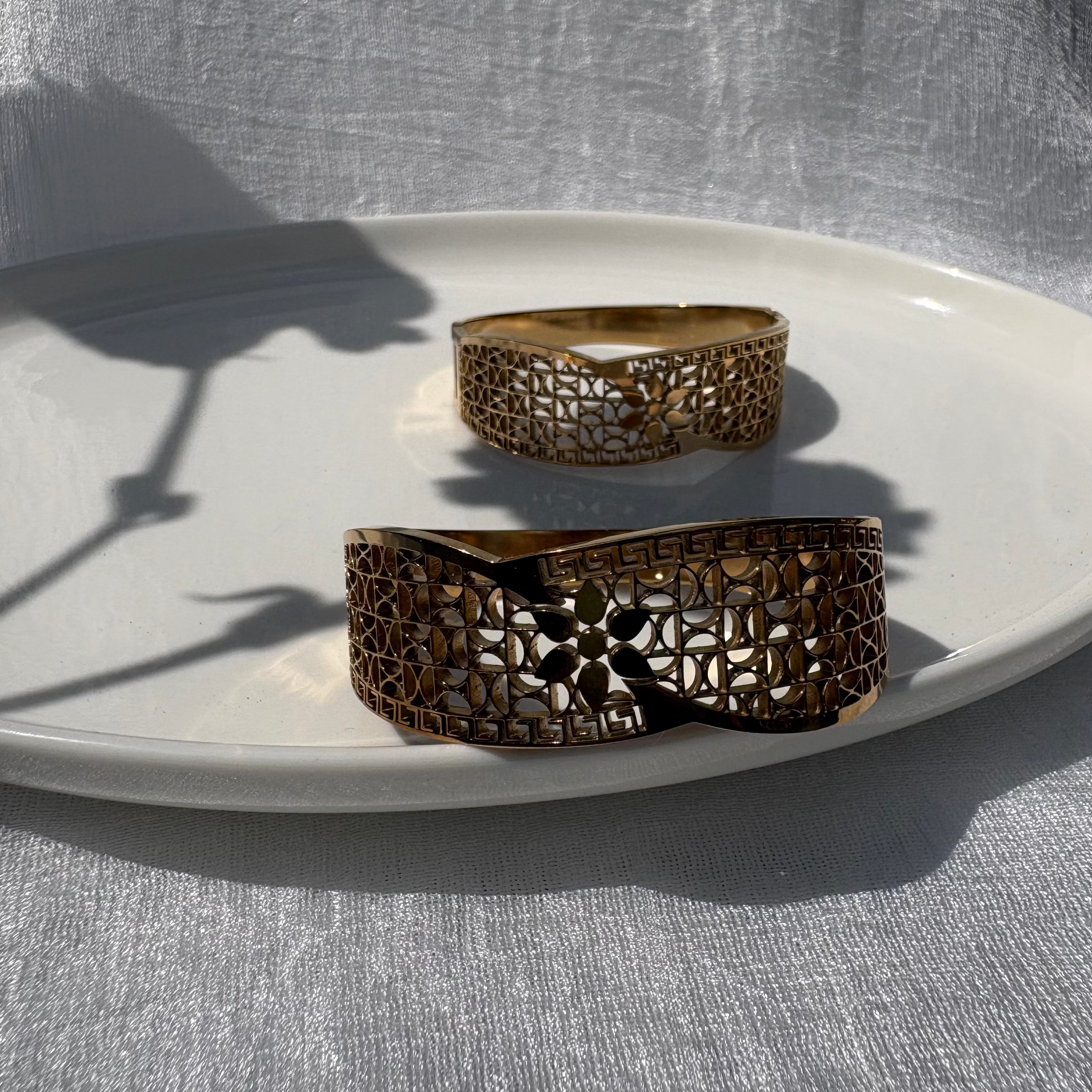 Floral cutout mesh bracelet