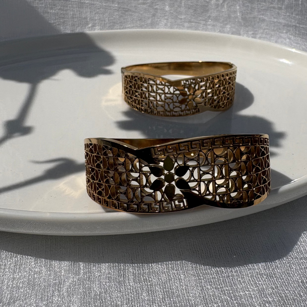 Floral cutout mesh bracelet
