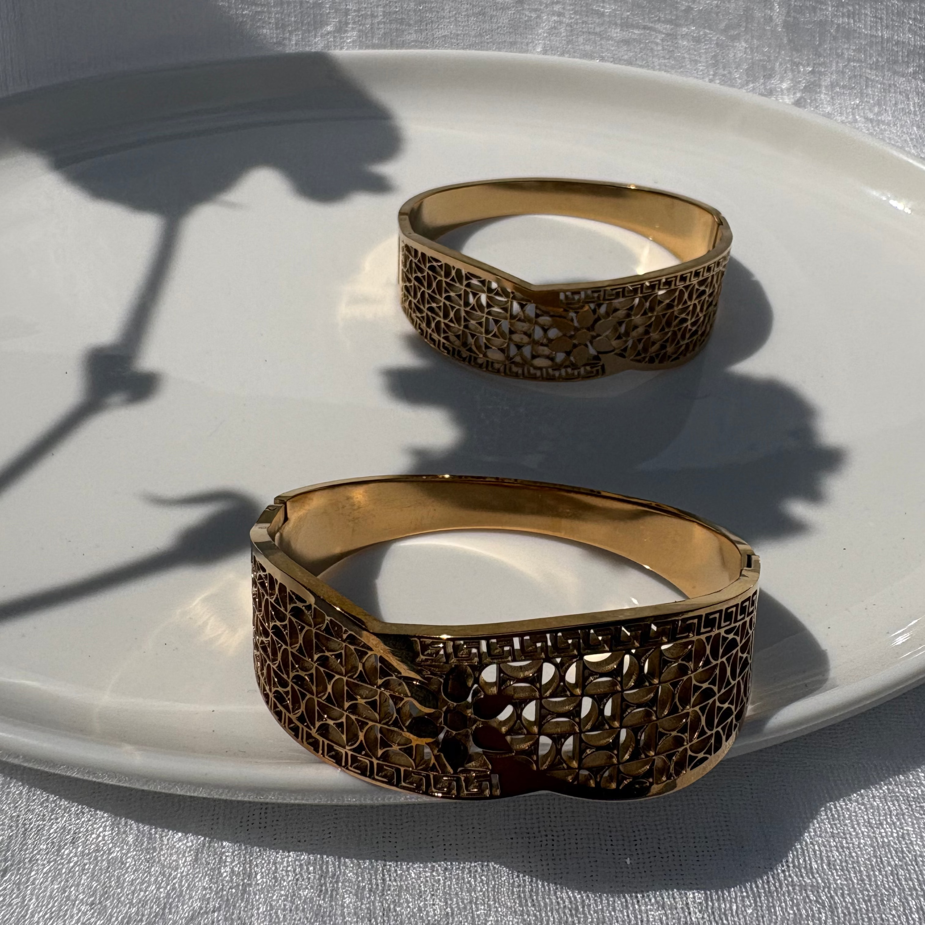 Floral cutout mesh bracelet