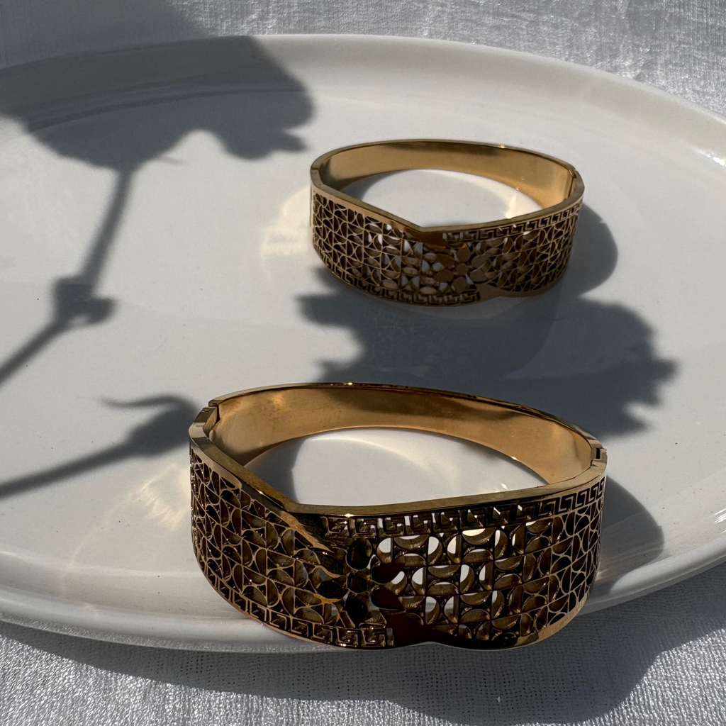 Floral cutout mesh bracelet