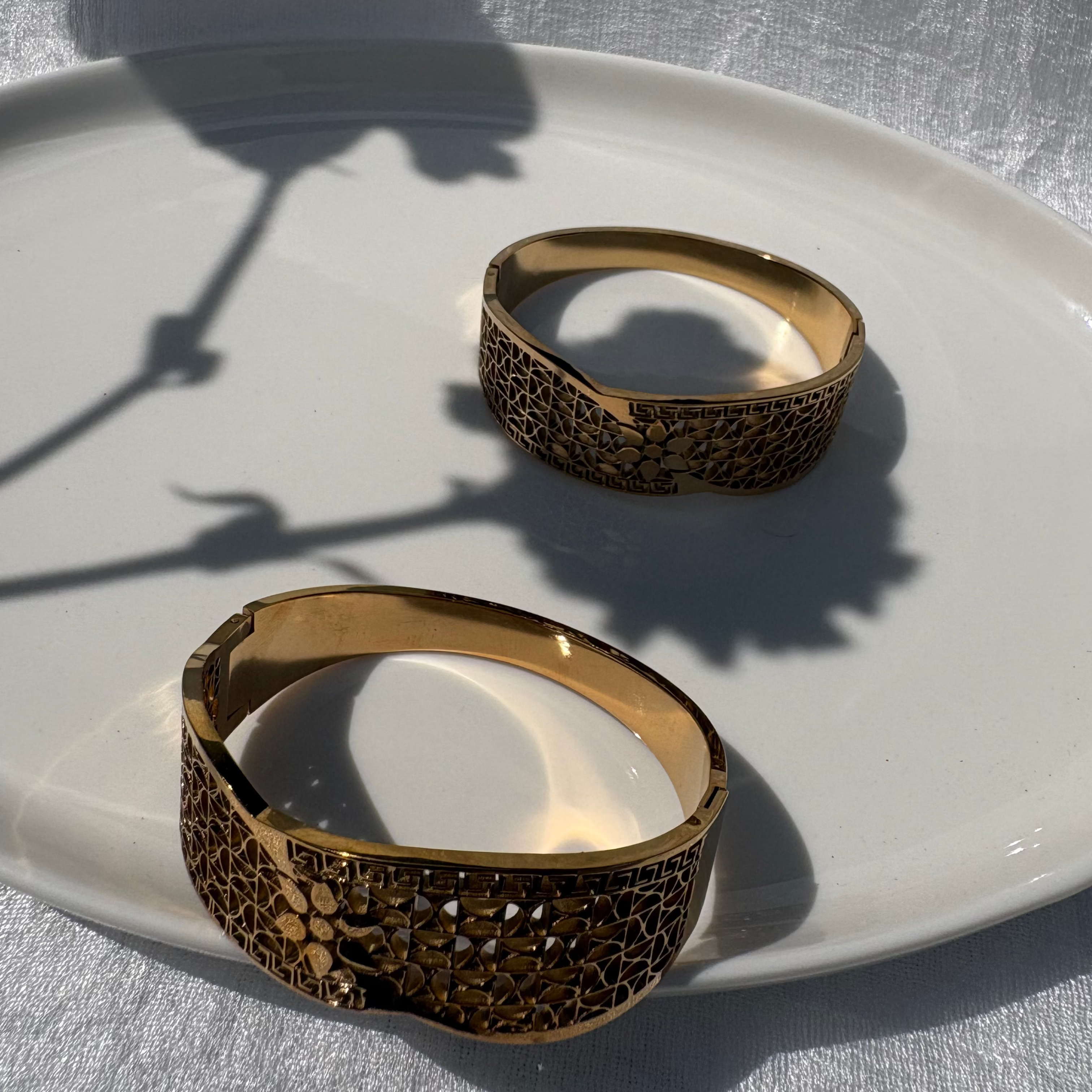 Floral cutout mesh bracelet