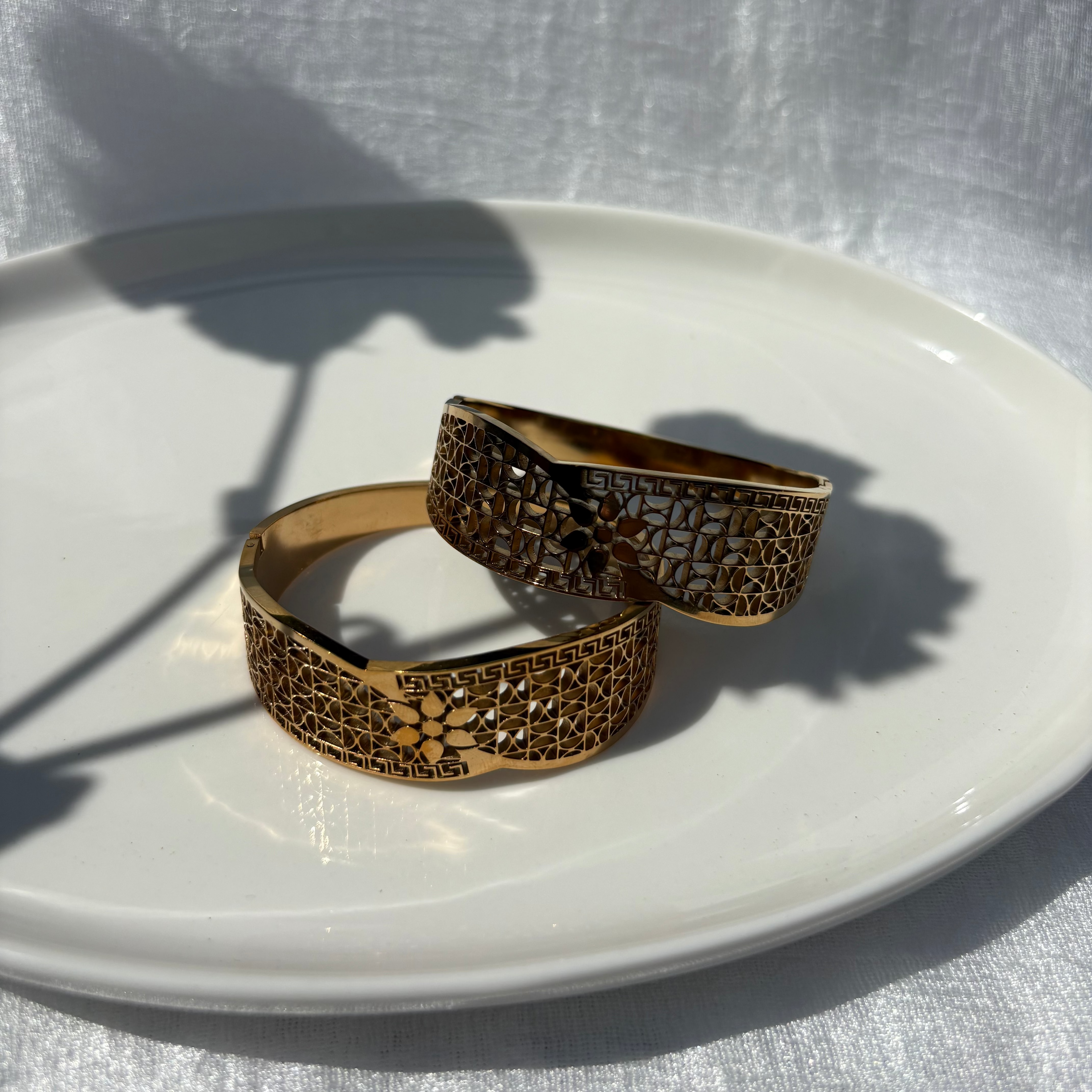 Floral cutout mesh bracelet