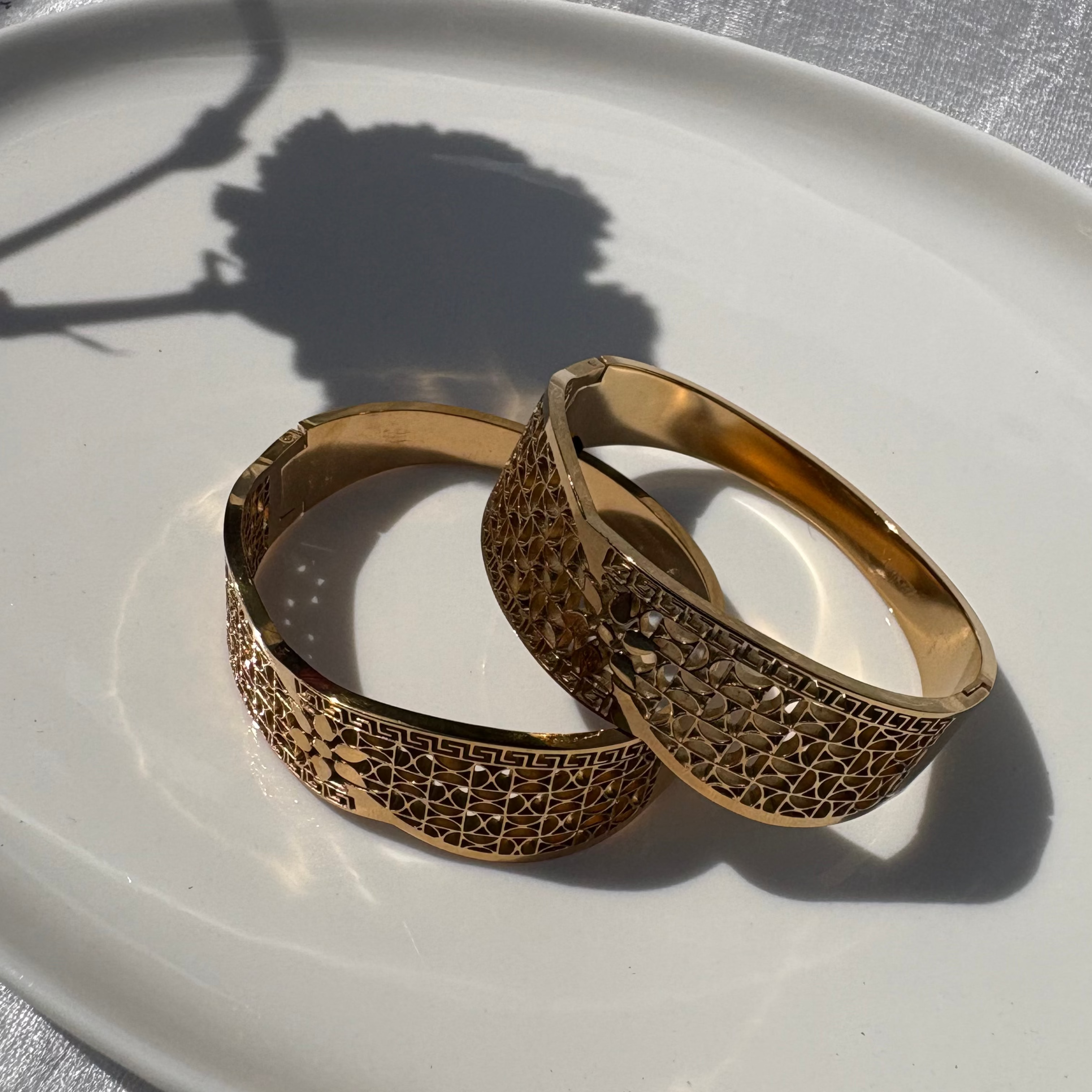 Floral cutout mesh bracelet
